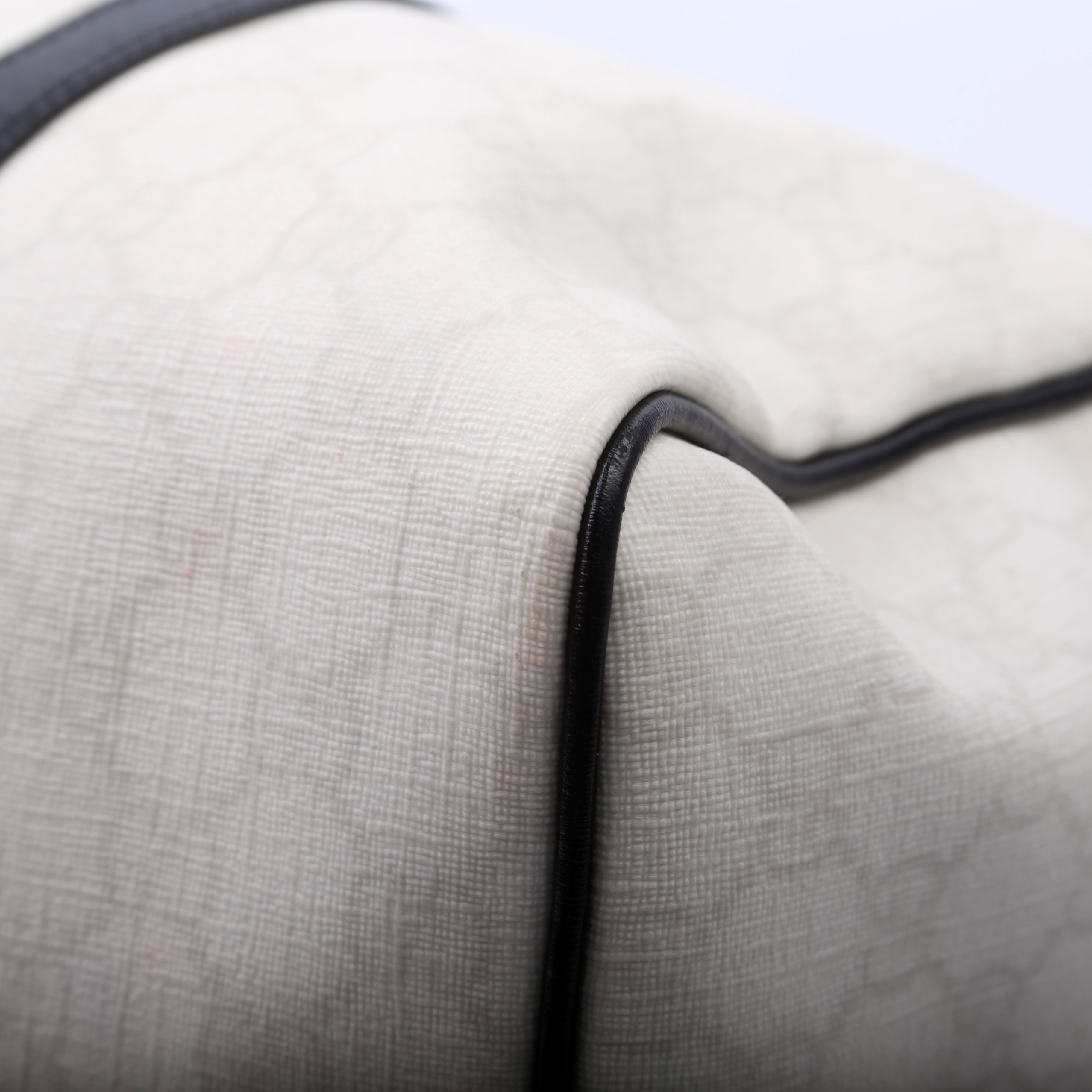 193603 Joy Boston Bag White/Black