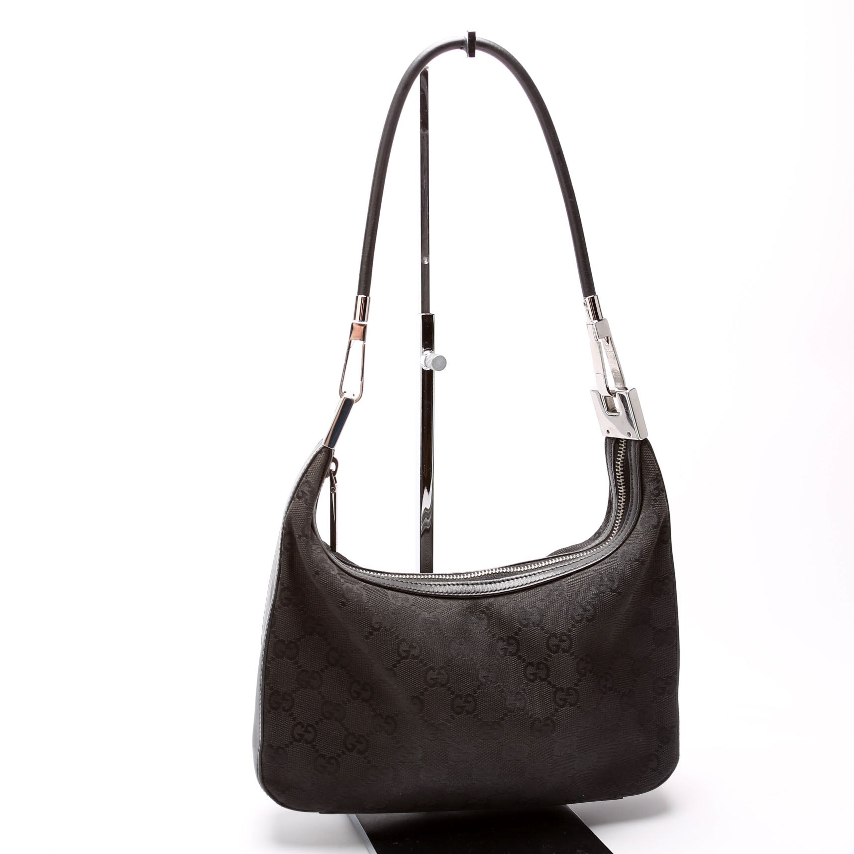 01233 GG Canvas Small Clasp Hobo Black
