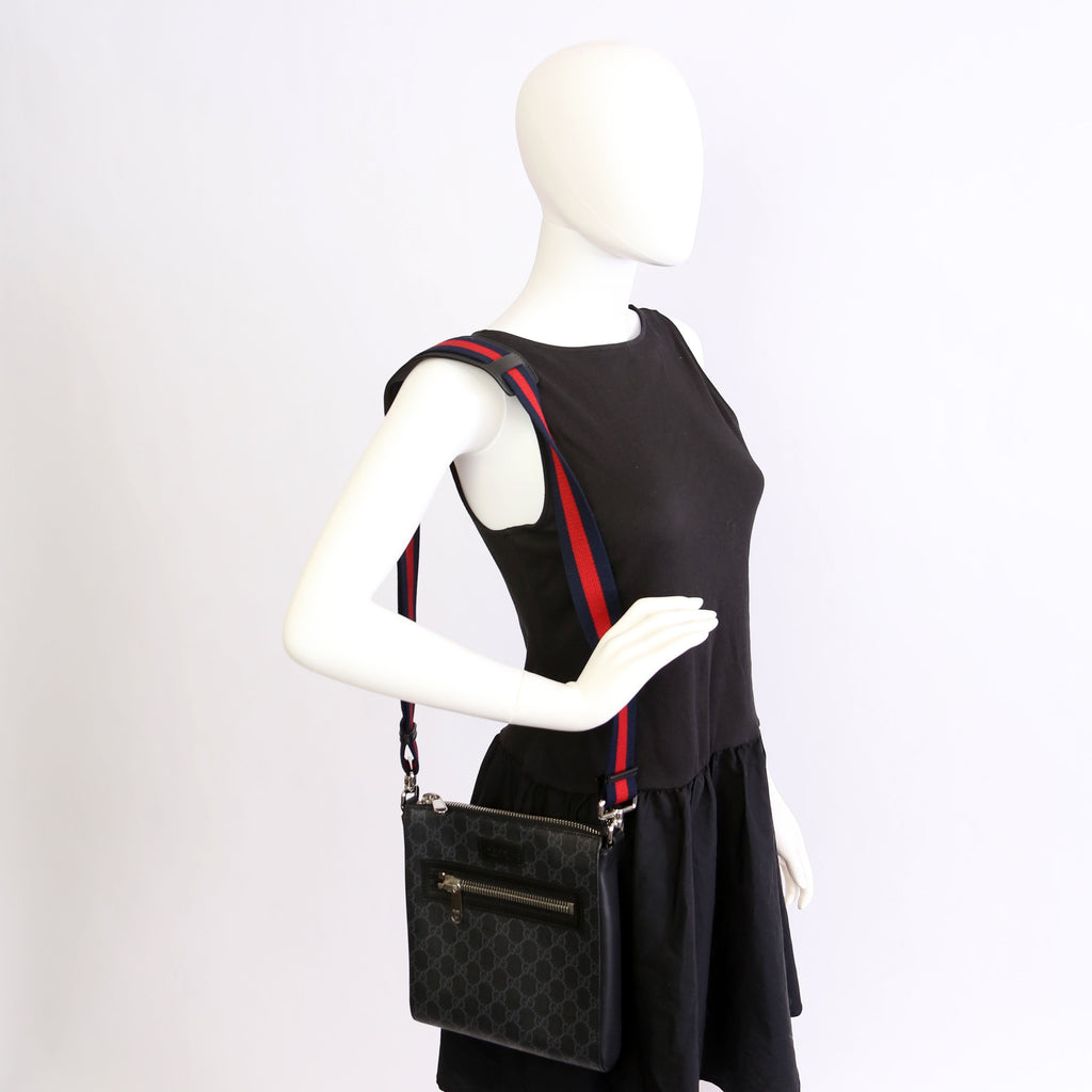Gucci 523599 Supreme Messenger Bag Black