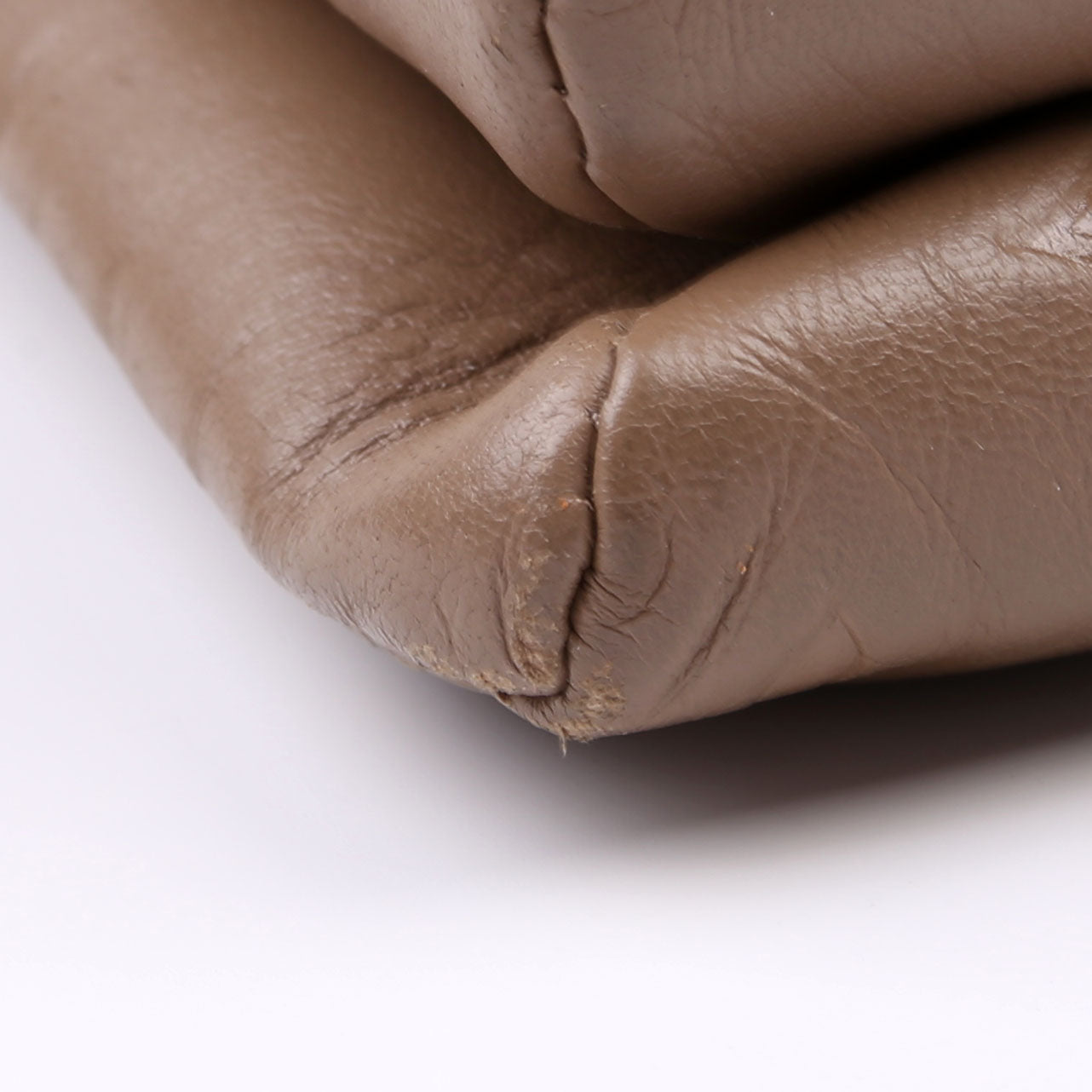 Coussin MM Lambskin Taupe