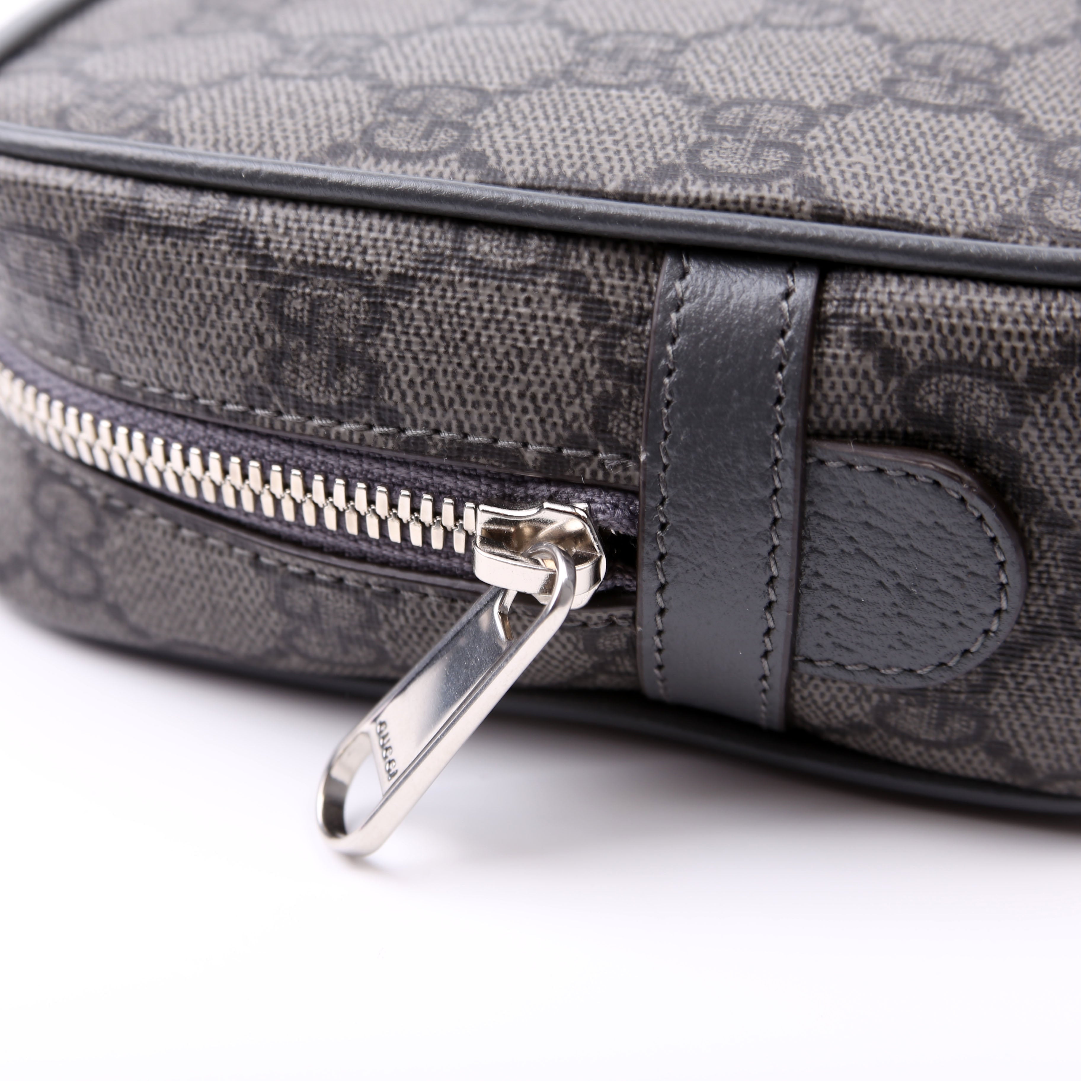 760019 Ophidia GG Supreme Small Toiletry Case Grey