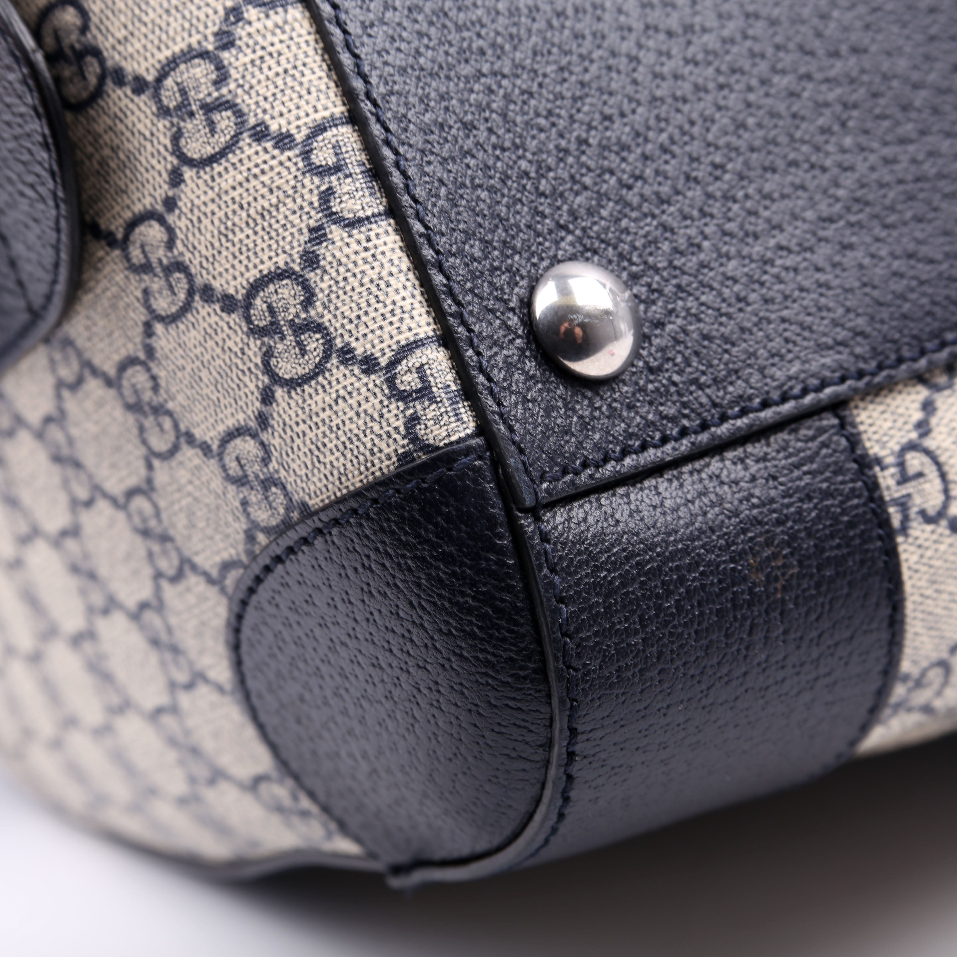 Gucci 724642 Savoy Medium Duffle