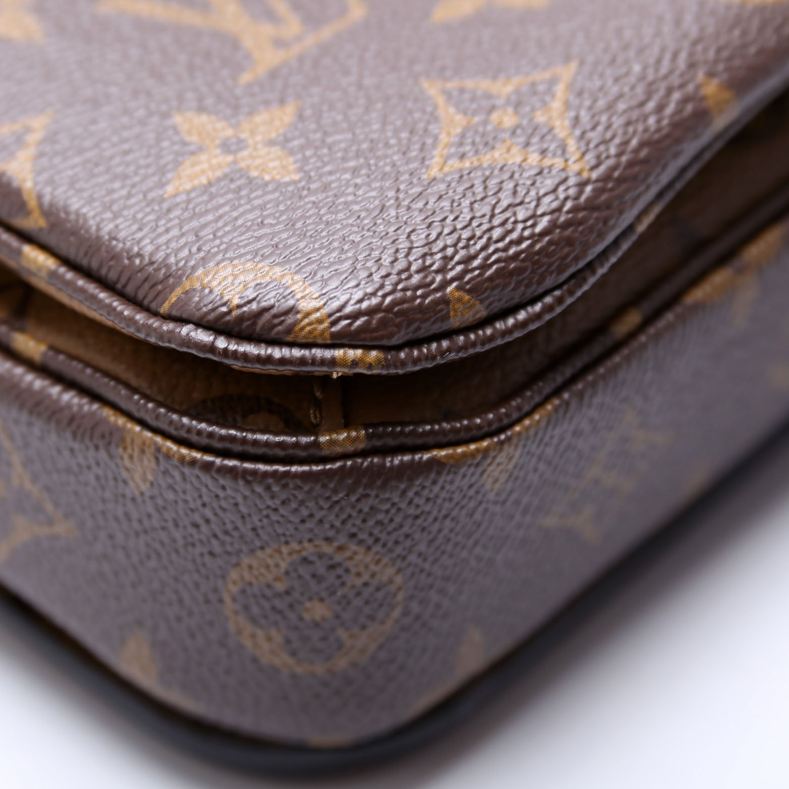 Pochette Metis Reverse Monogram