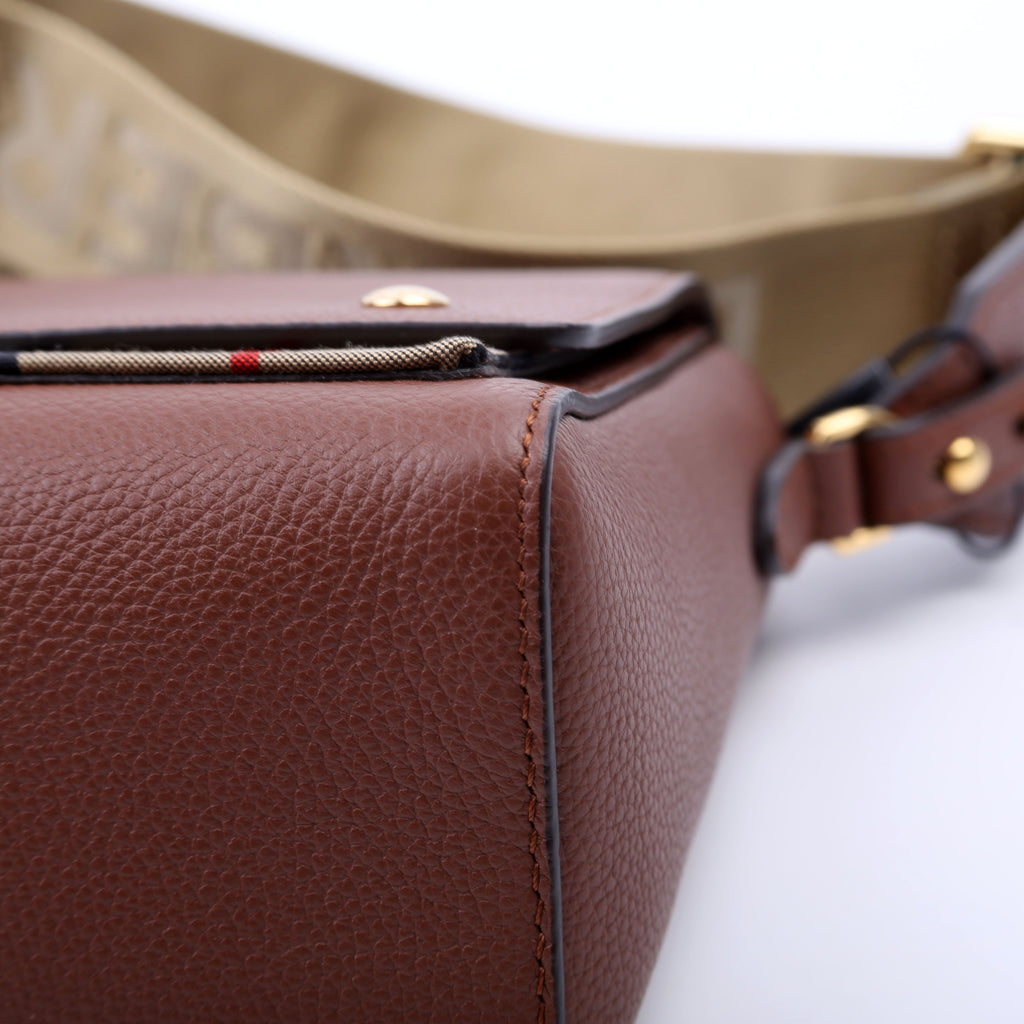 Note Crossbody Vintage Check Medium Brown