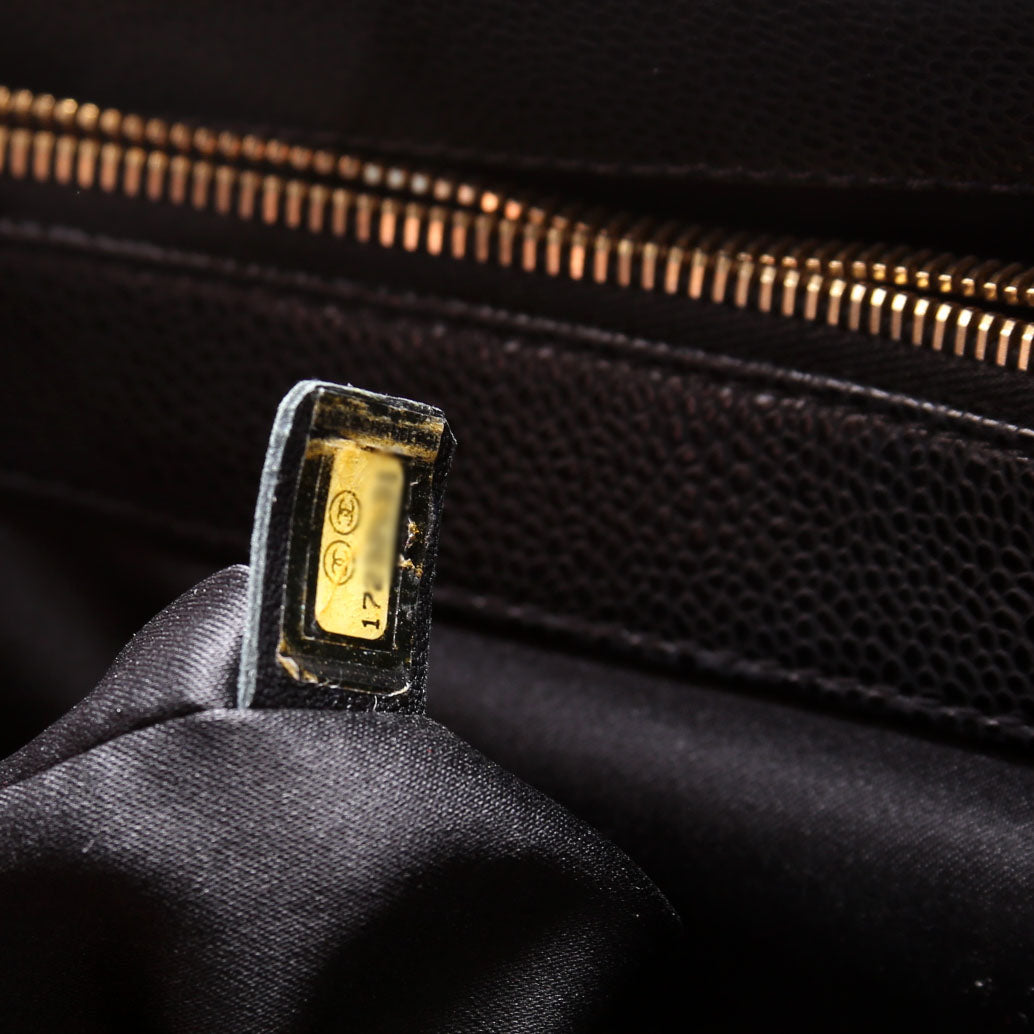 Grand Shopping Tote Extra Large Caviar Black