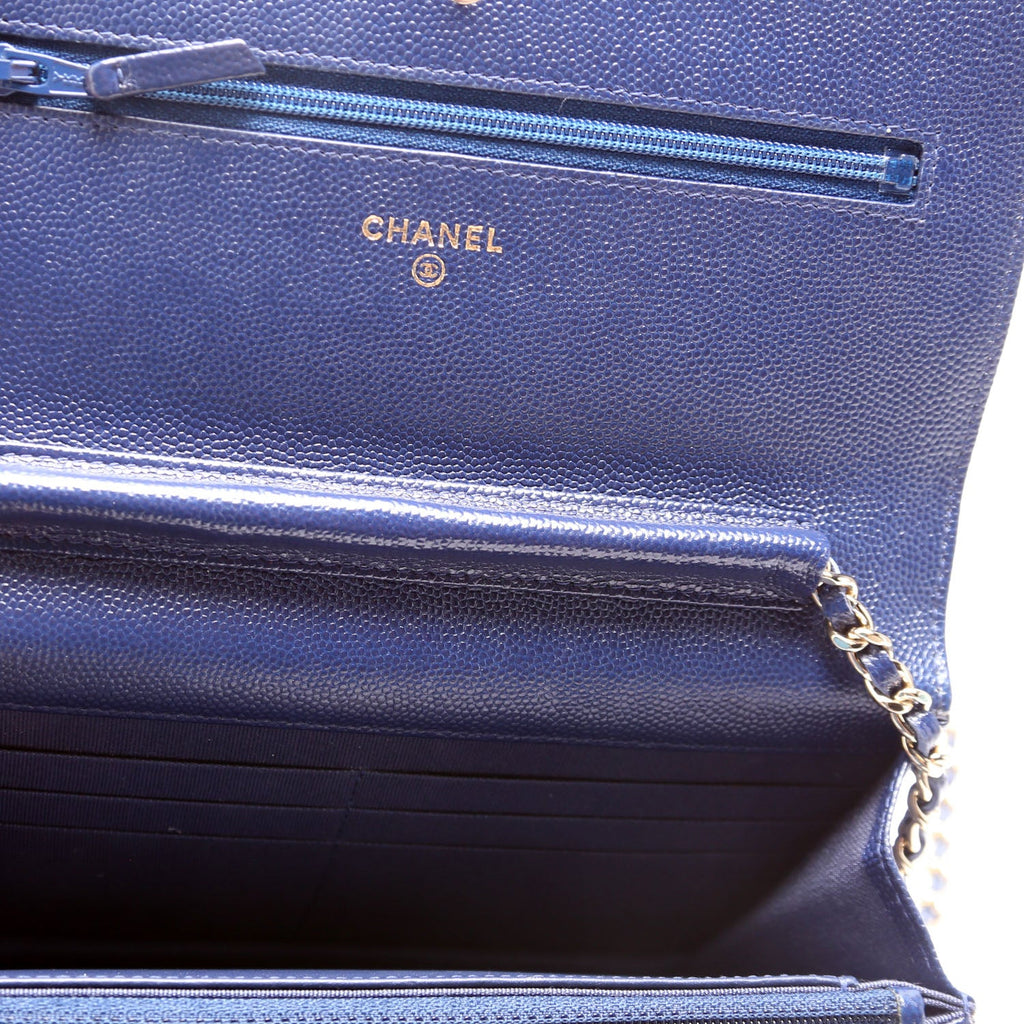 Wallet On Chain Quilted Caviar Blue