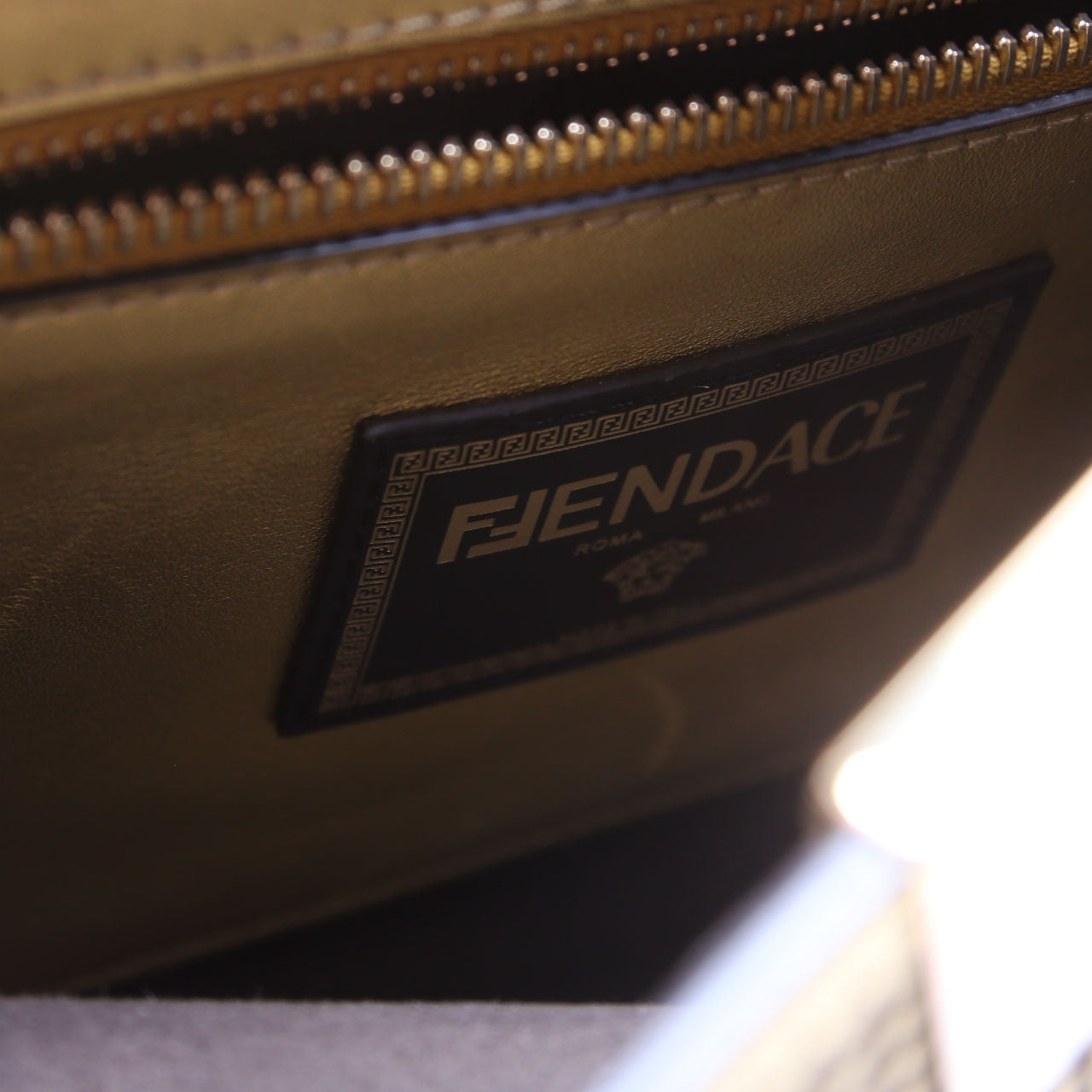 Fendance Peekaboo 'I See U' Metallic Meidum Gold