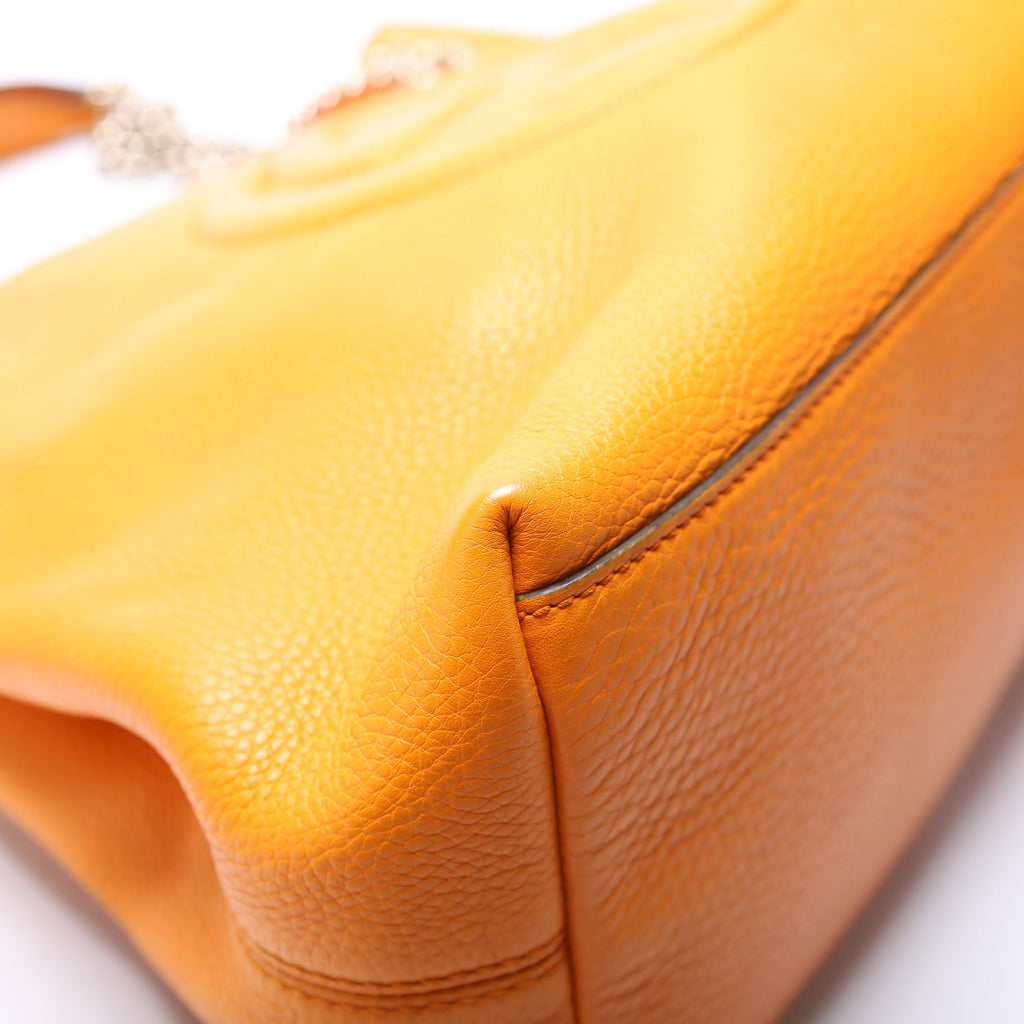 308982 Soho Leather Shoulder Medium Tangerine