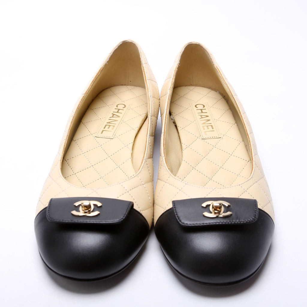 CC Turnlock Quilted Leather Ballet Flats Size 41 Beige/Black