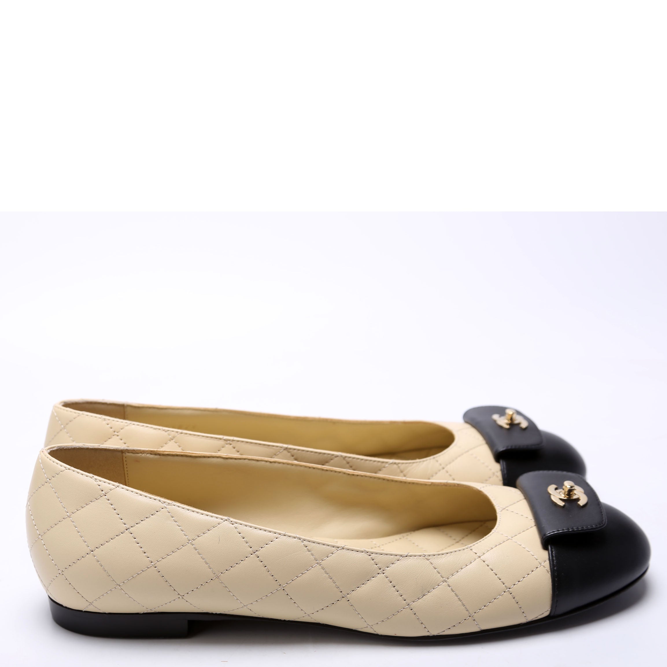 CC Turnlock Quilted Leather Ballet Flats Size 41 Beige/Black