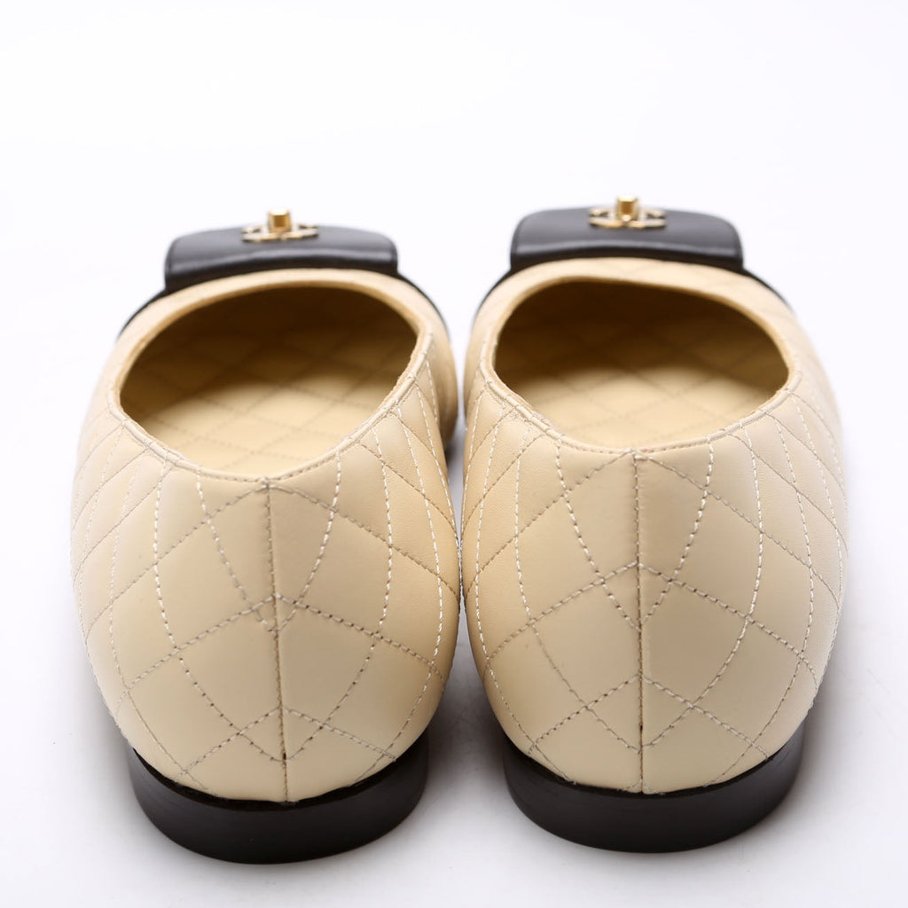 CC Turnlock Quilted Leather Ballet Flats Size 41 Beige/Black