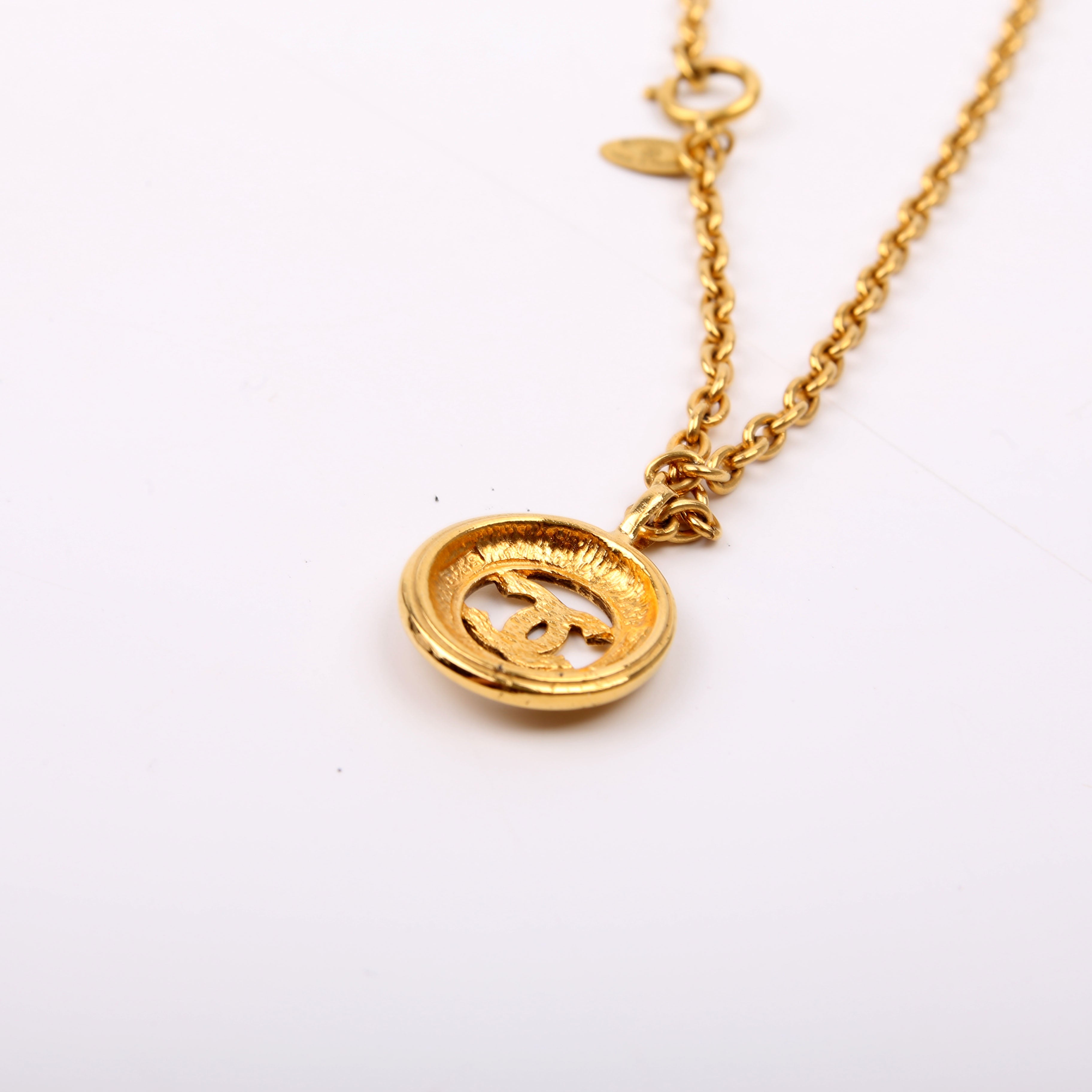 CC Pendant Choker Necklace Gold