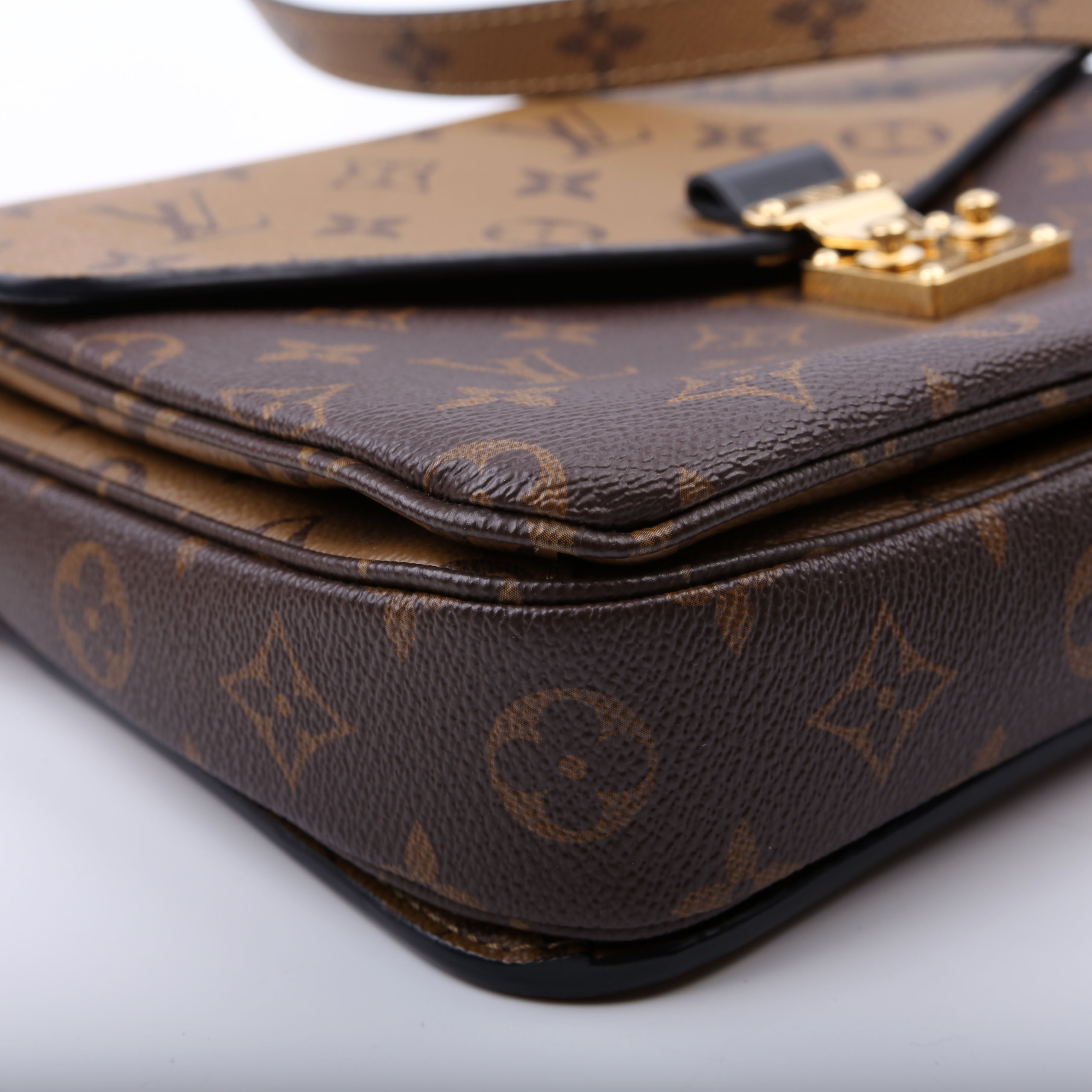 Pochette Metis Reverse Monogram