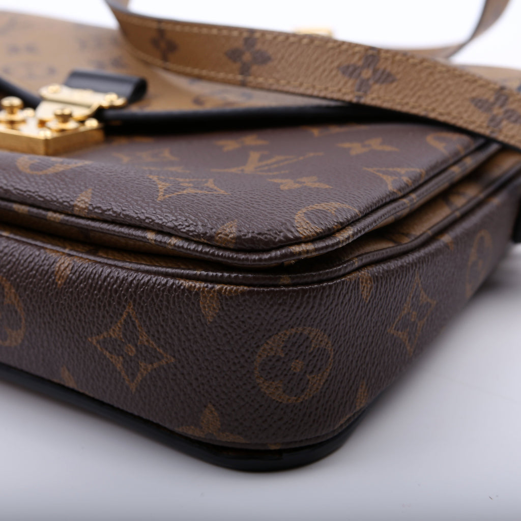 Pochette Metis Reverse Monogram