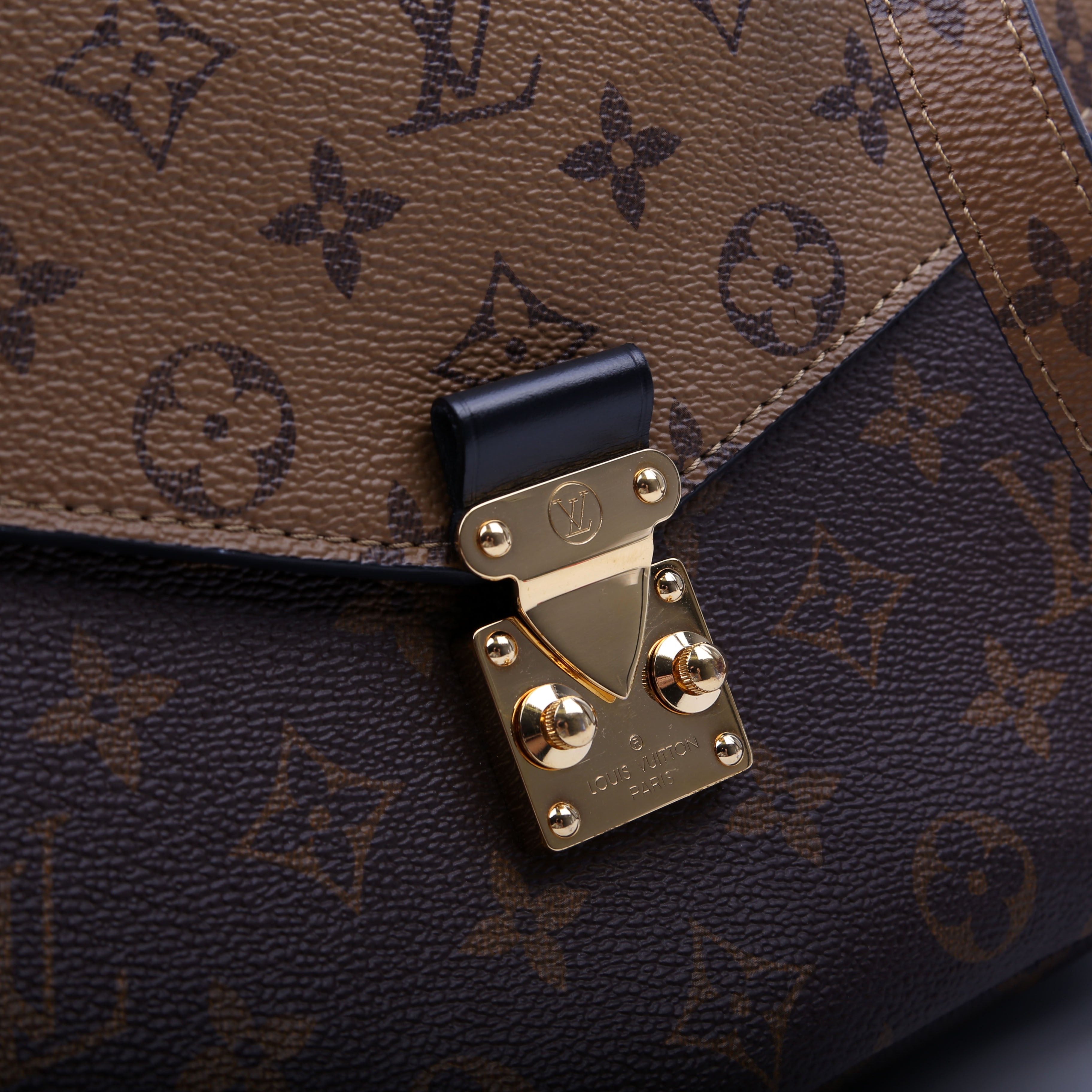 Pochette Metis Reverse Monogram