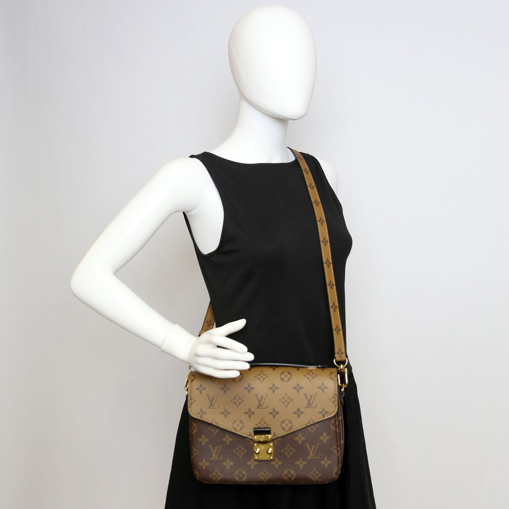 Pochette Metis Reverse Monogram