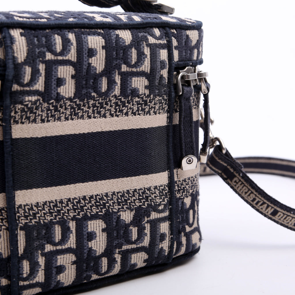 Travel Small Vanity Case Oblique With Strap