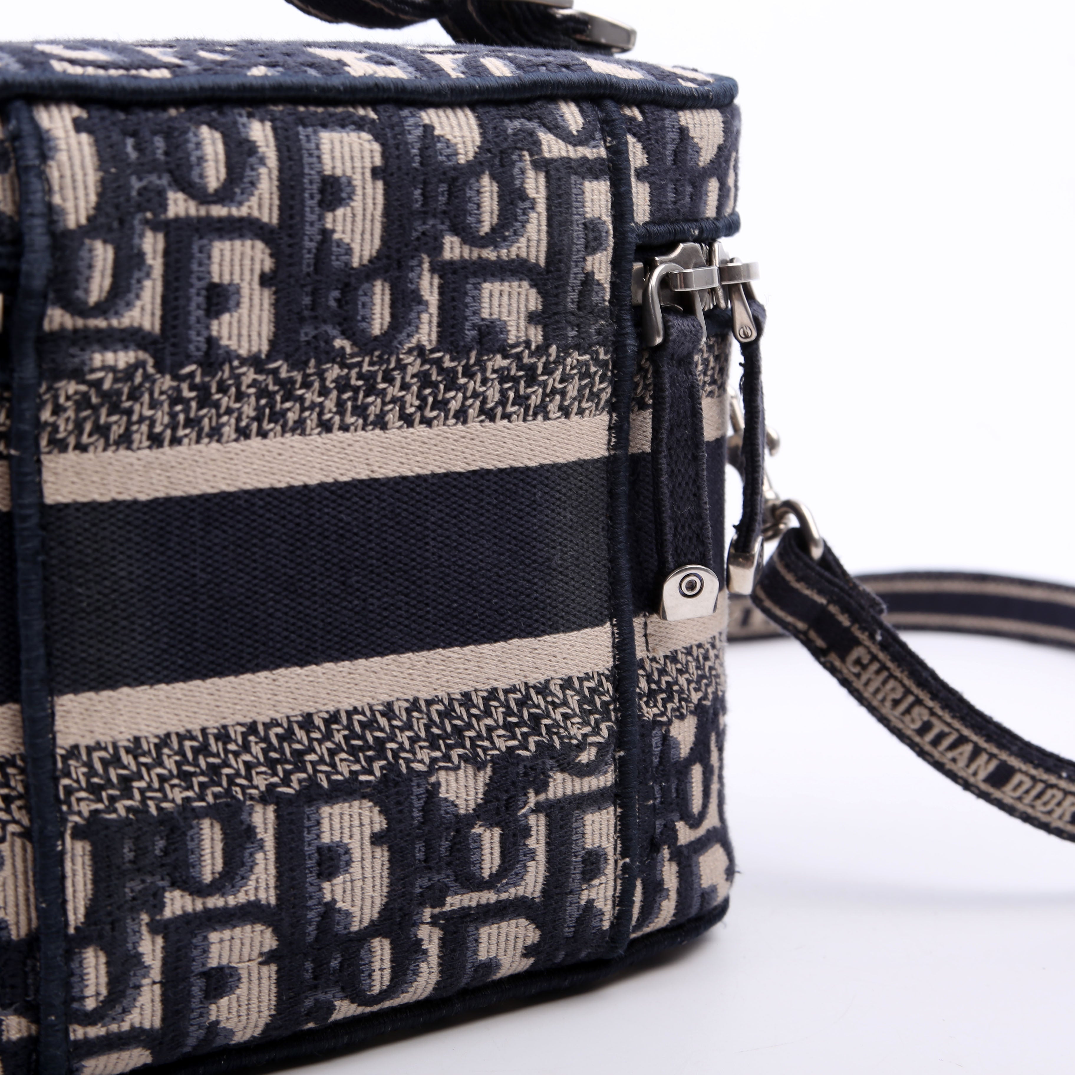 Travel Small Vanity Case Oblique With Strap