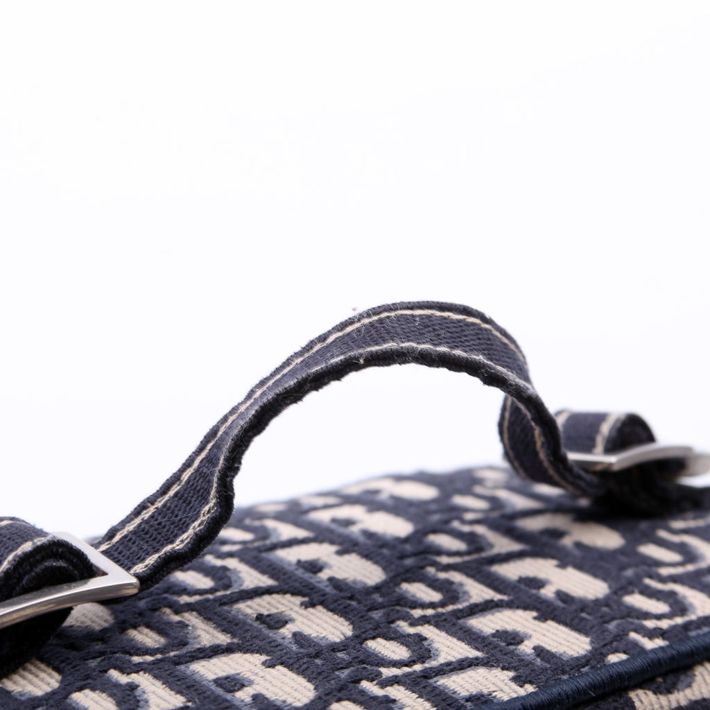 Travel Small Vanity Case Oblique With Strap