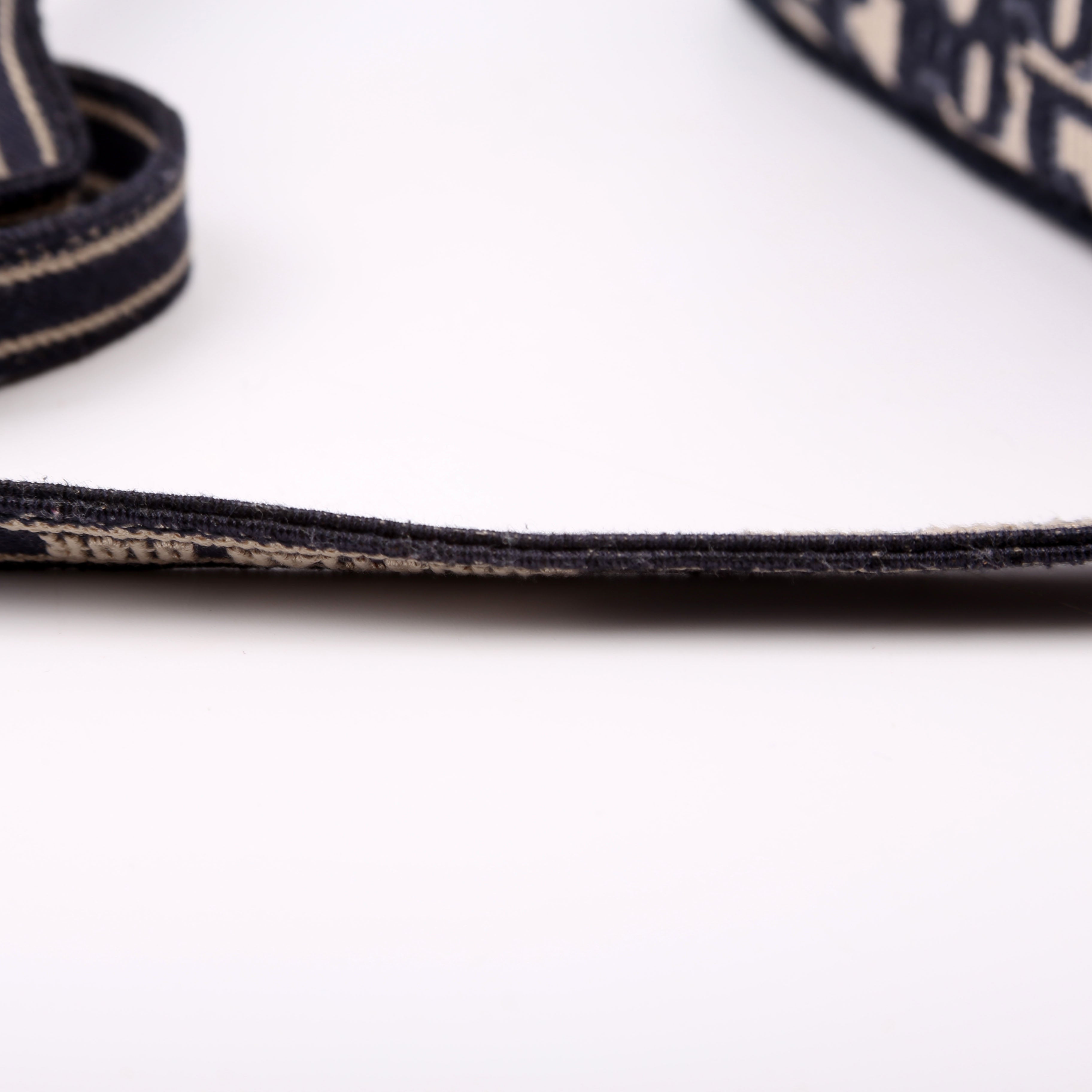 Travel Small Vanity Case Oblique With Strap
