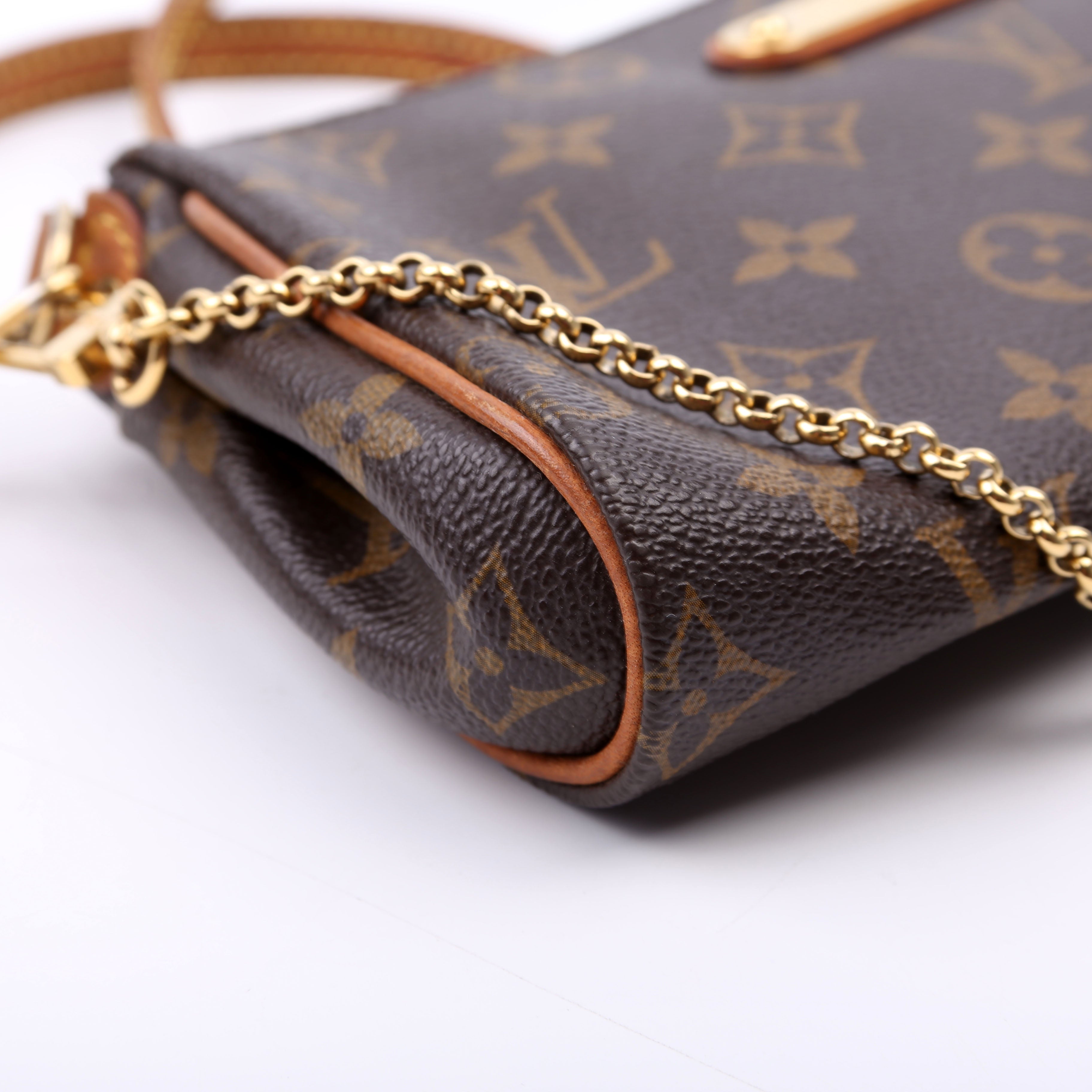 Eva Clutch Monogram