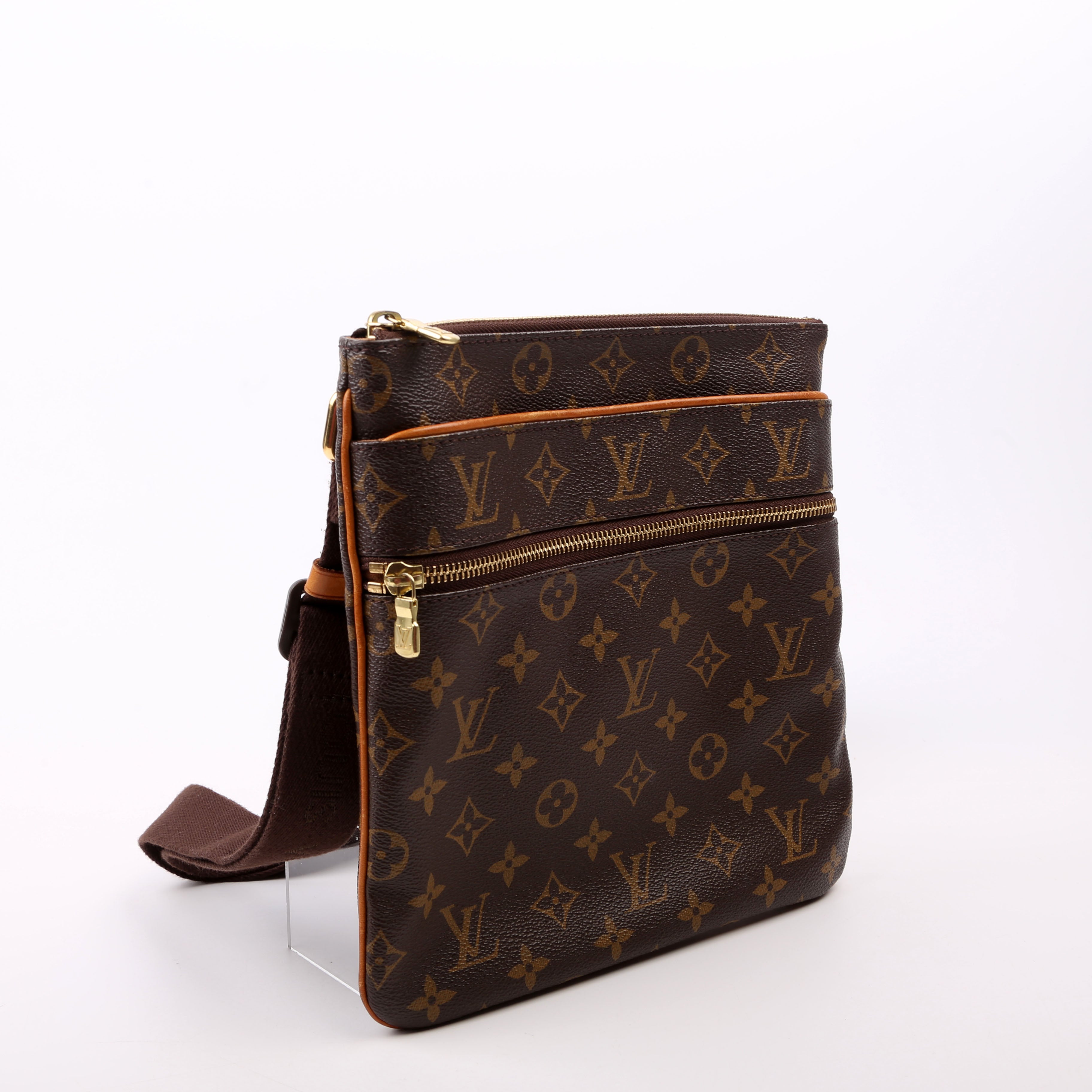 Pochette Valmy Monogram