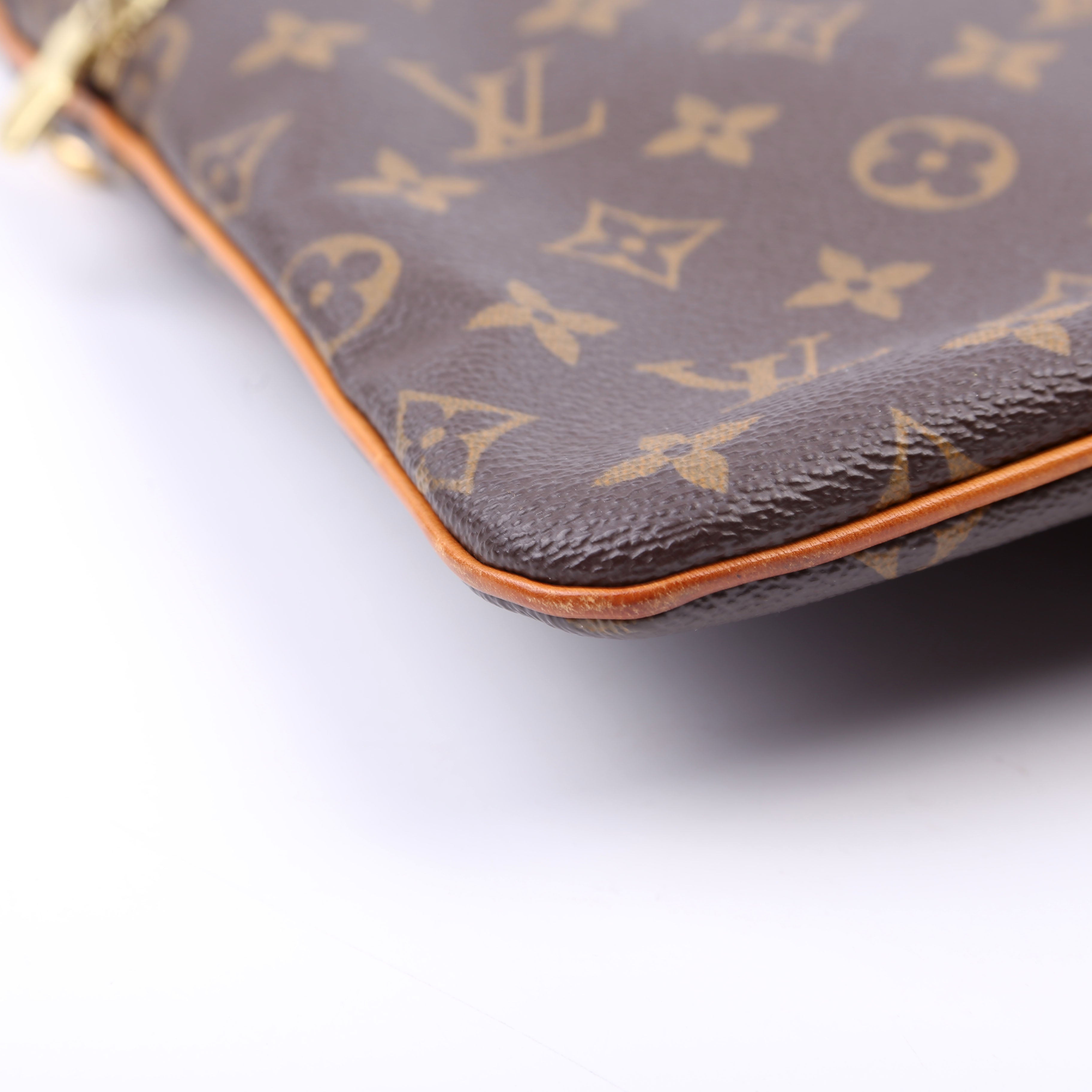 Pochette Valmy Monogram