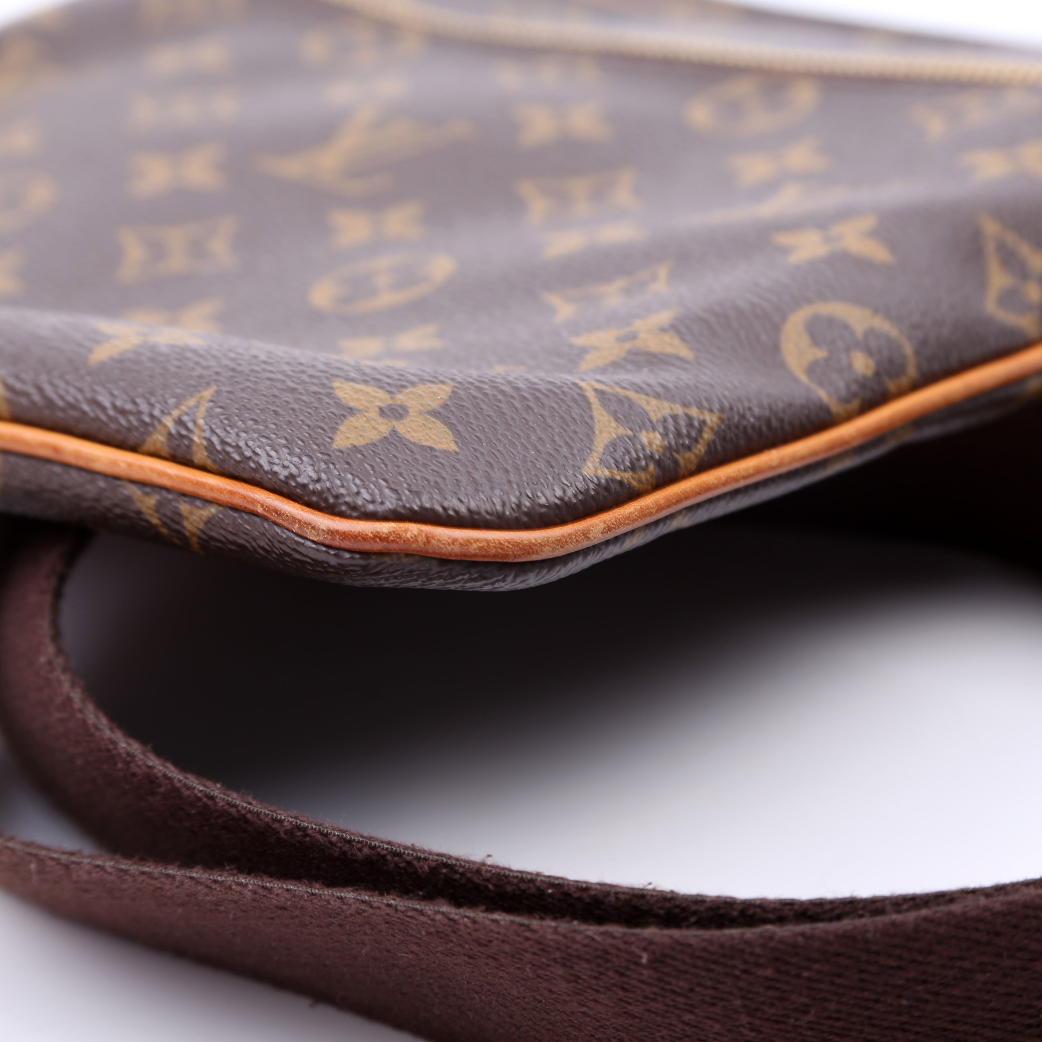 Pochette Valmy Monogram