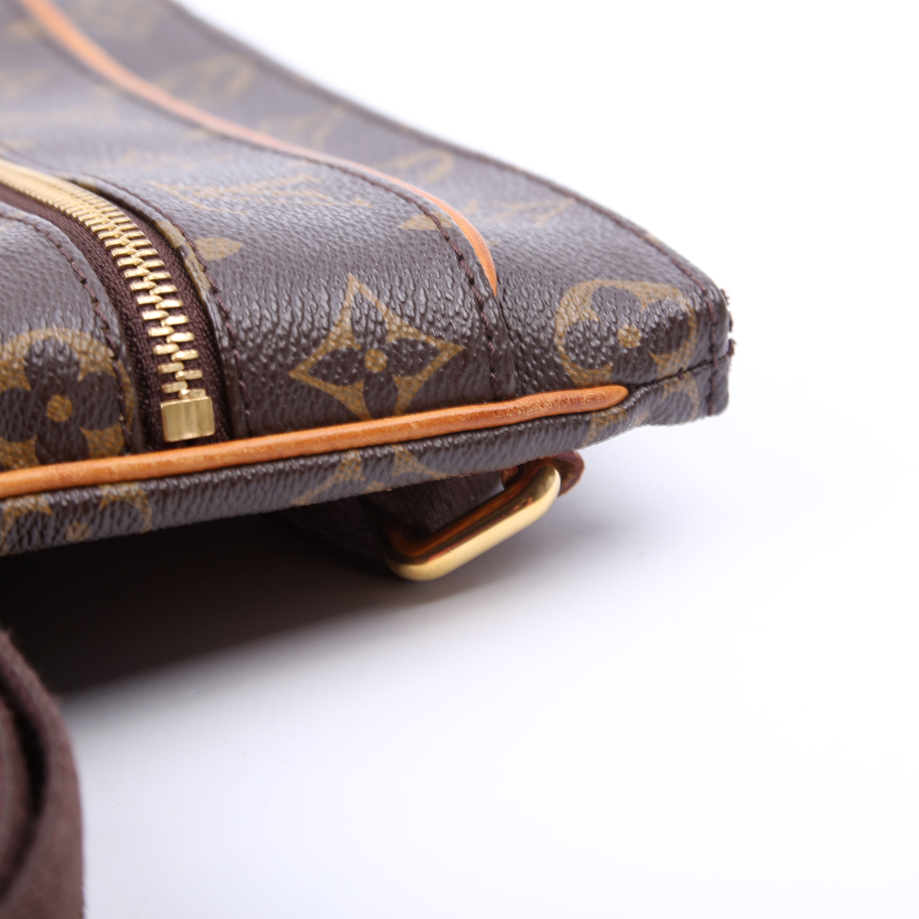 Pochette Valmy Monogram