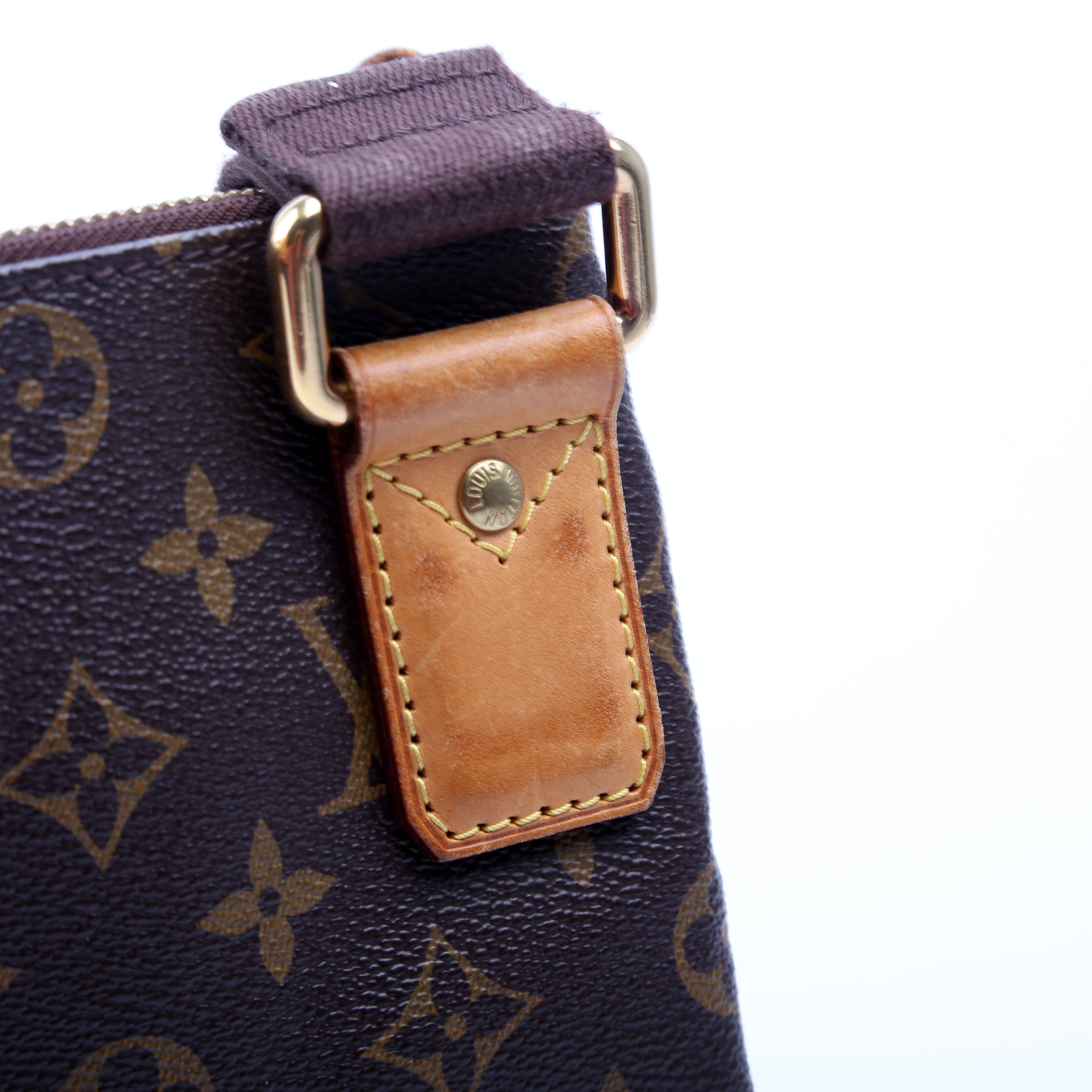Pochette Valmy Monogram