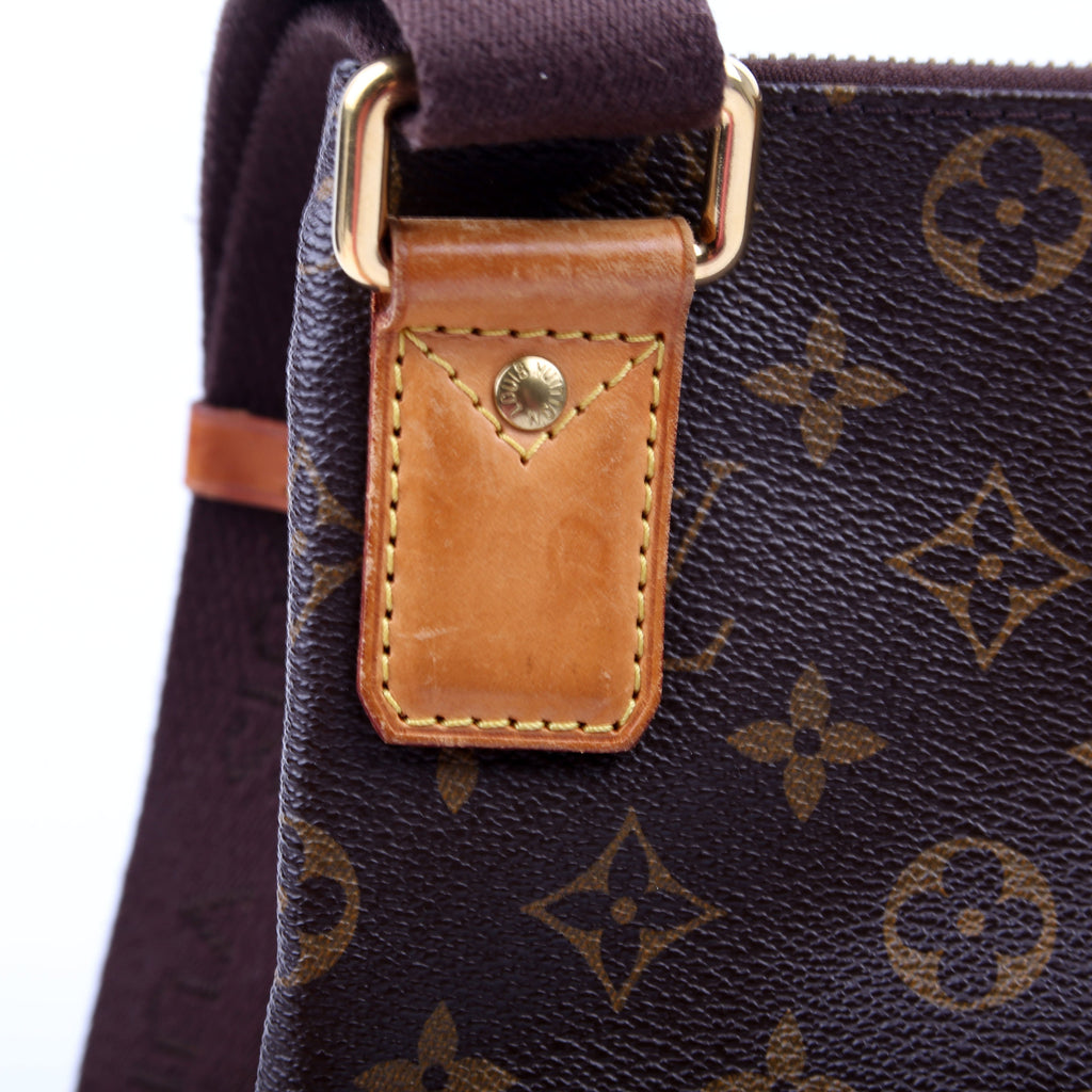 Pochette Valmy Monogram