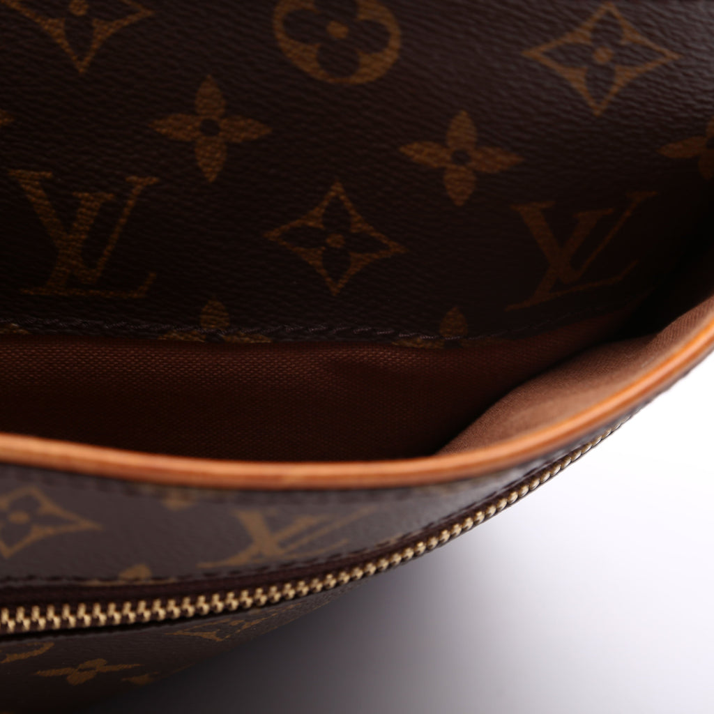 Pochette Valmy Monogram