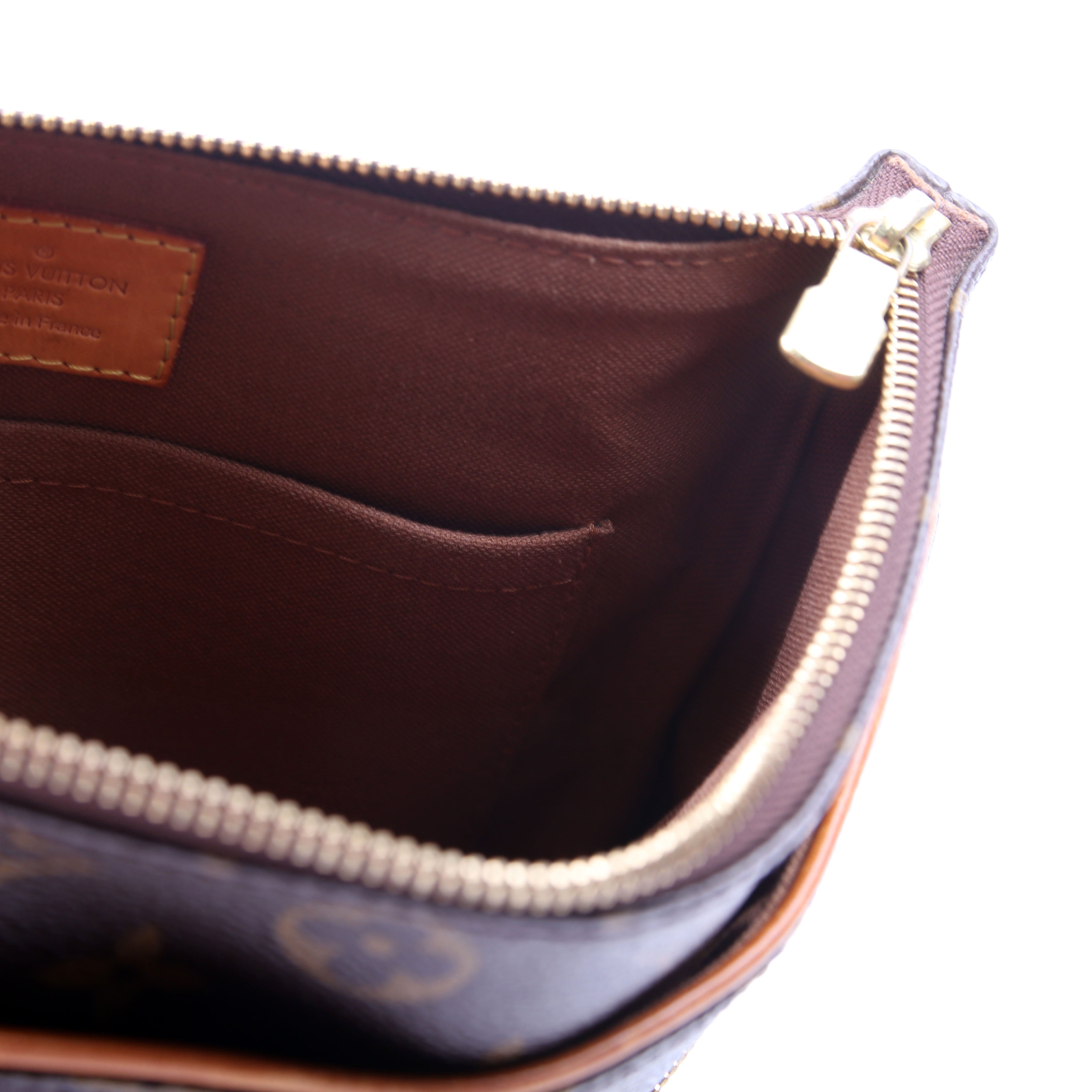 Pochette Valmy Monogram