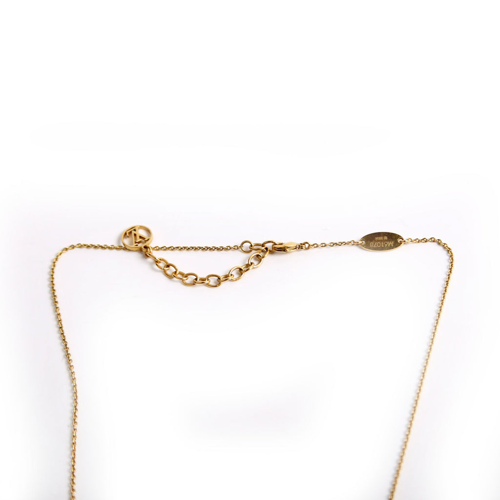 LV & Me 'W' Initial Necklace Gold