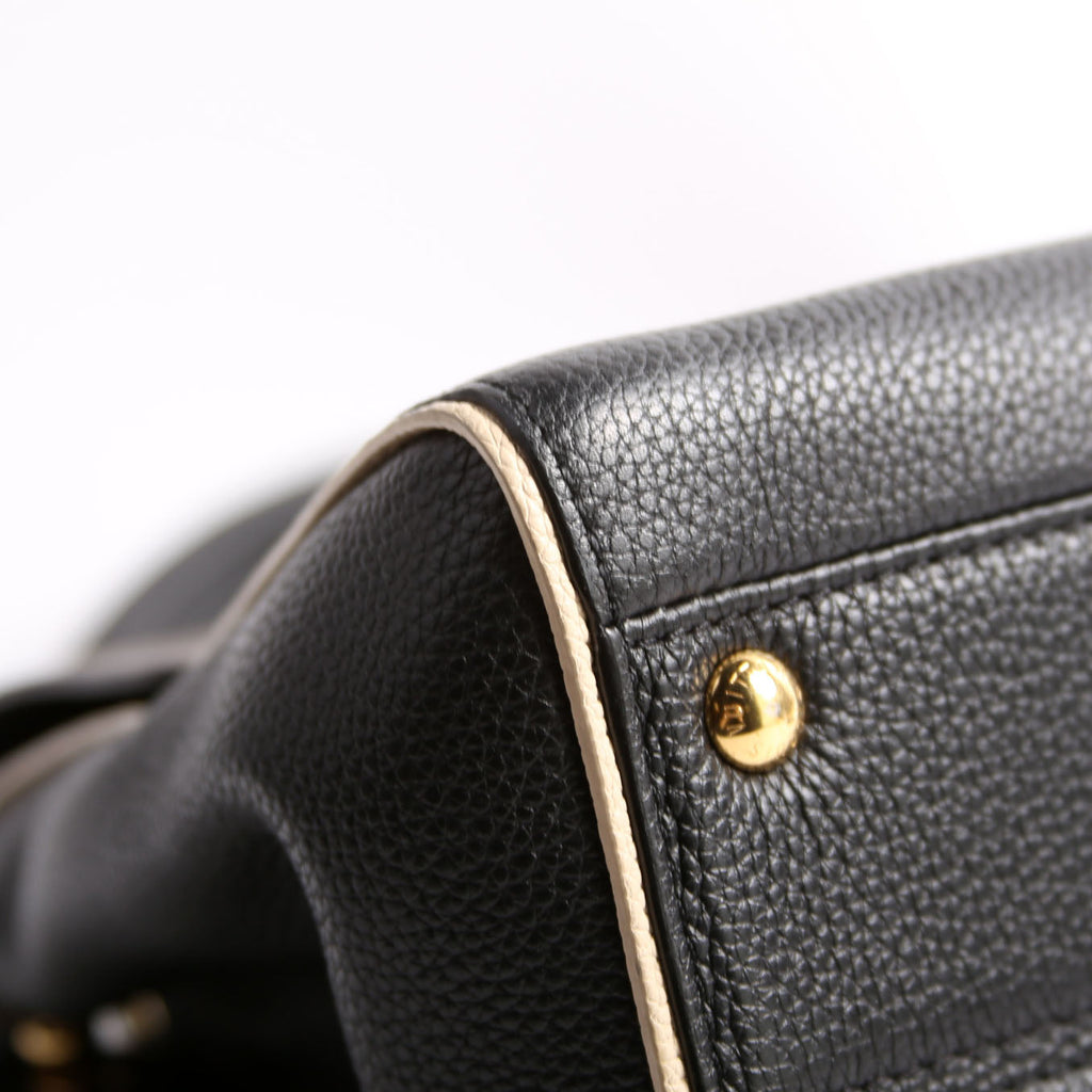 Double V Leather Black
