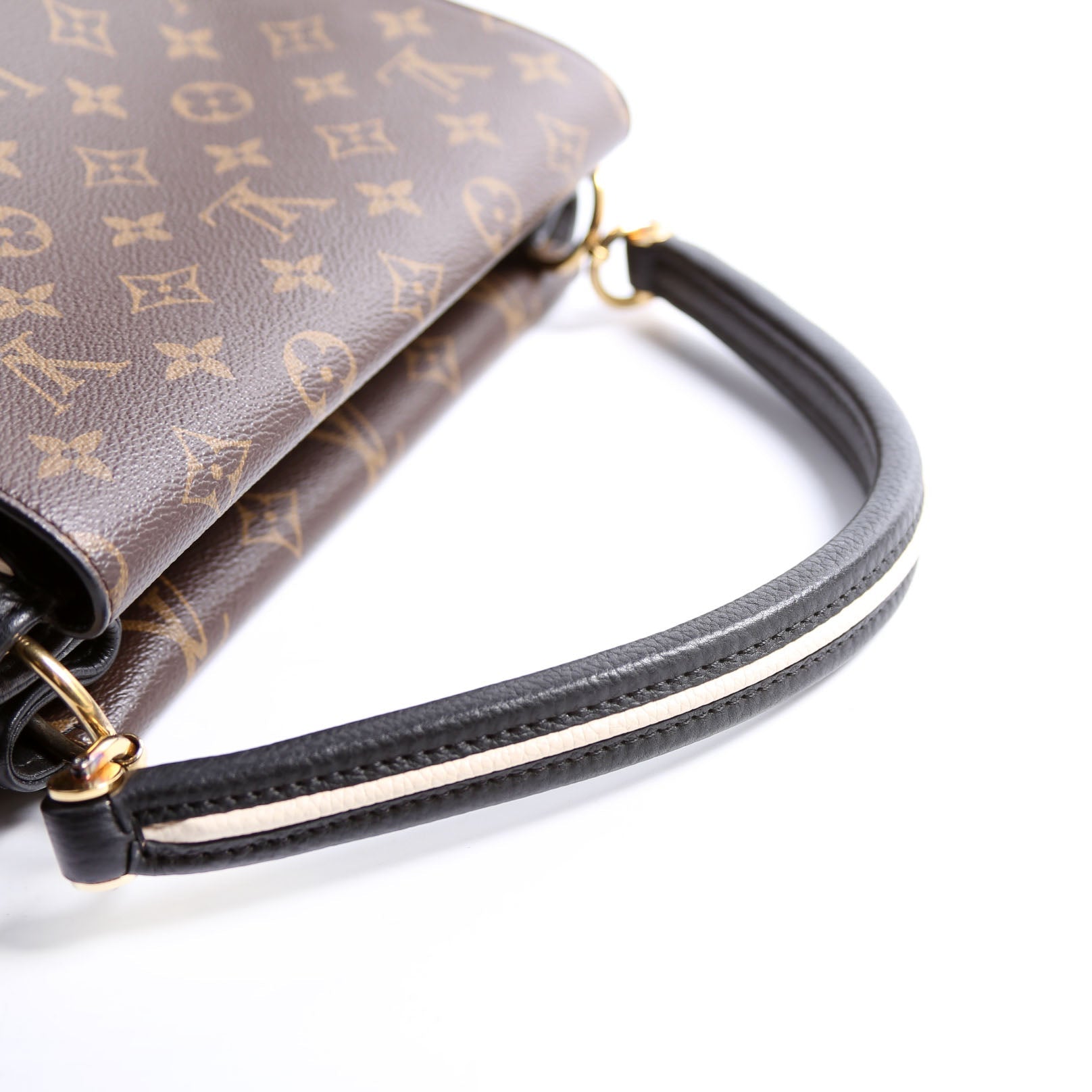 Double V Leather Black