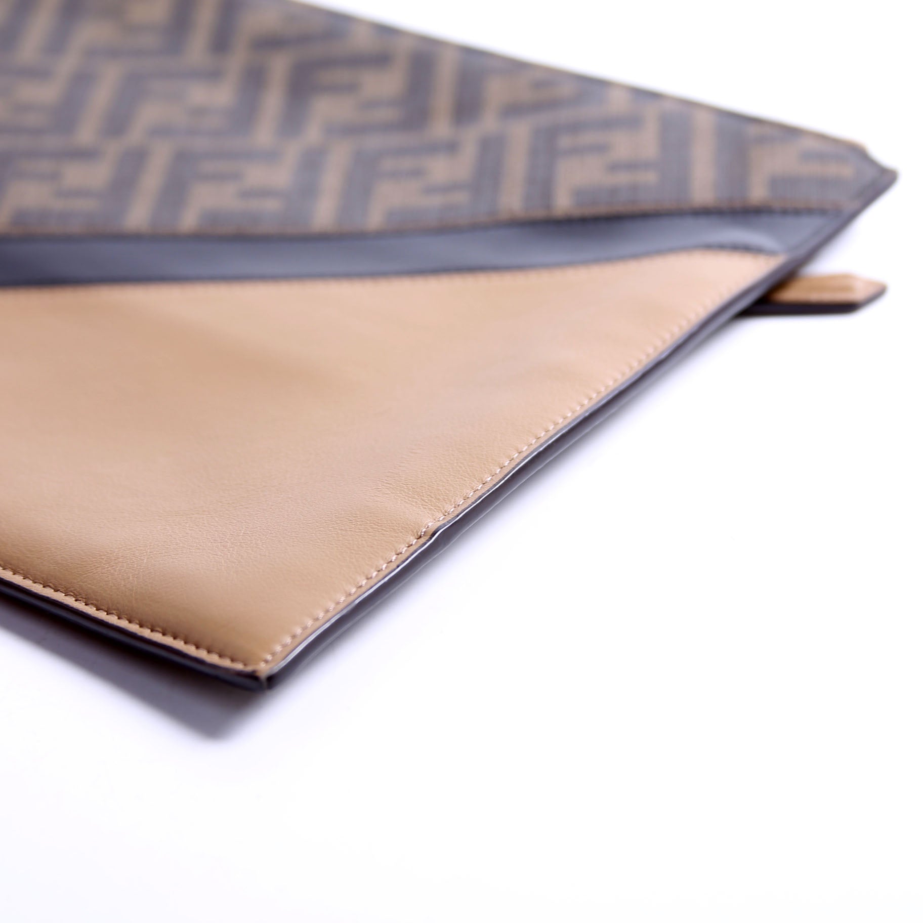 7N0110 Tri-Color Diagonal FF Flat Wristlet