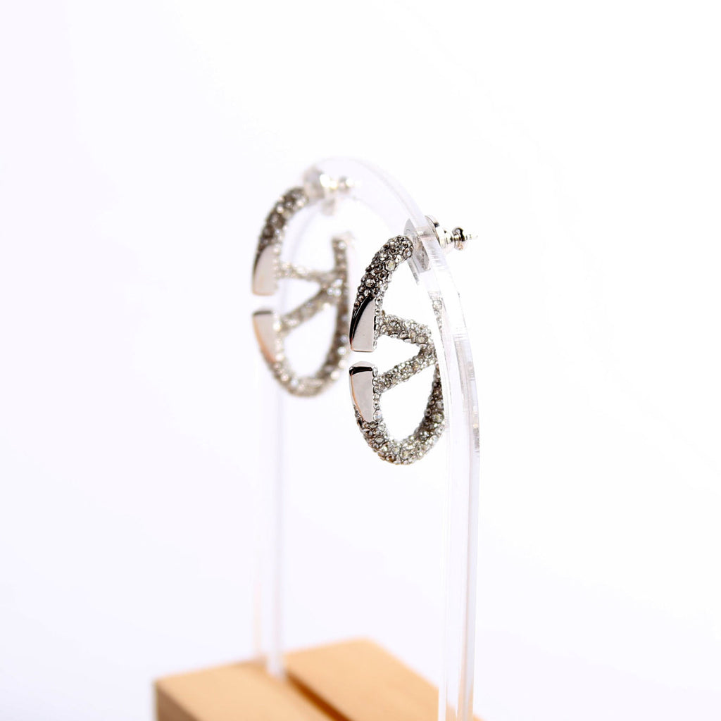 V Logo Bold Edition Crystal Earrings Silver