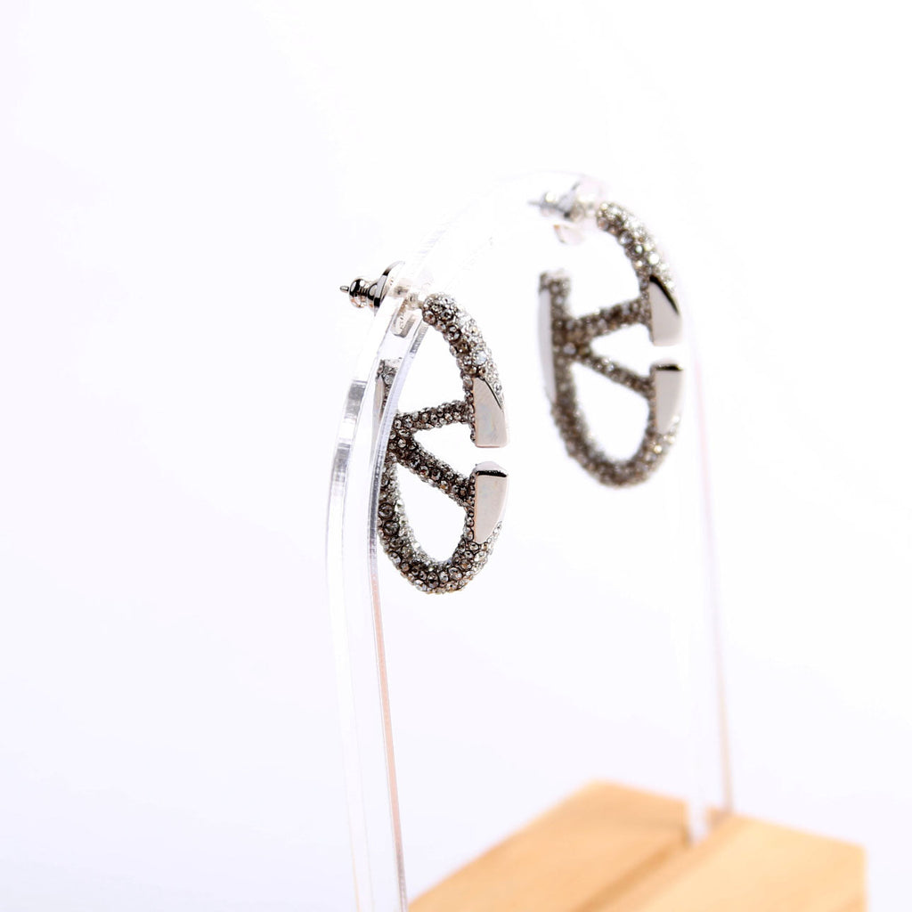 V Logo Bold Edition Crystal Earrings Silver