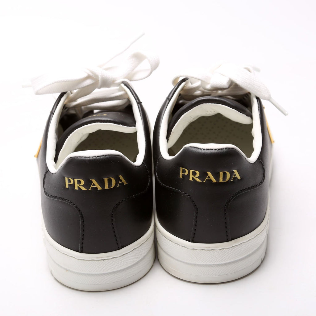 Triangle Logo Sneakers Size 36 Black/Gold