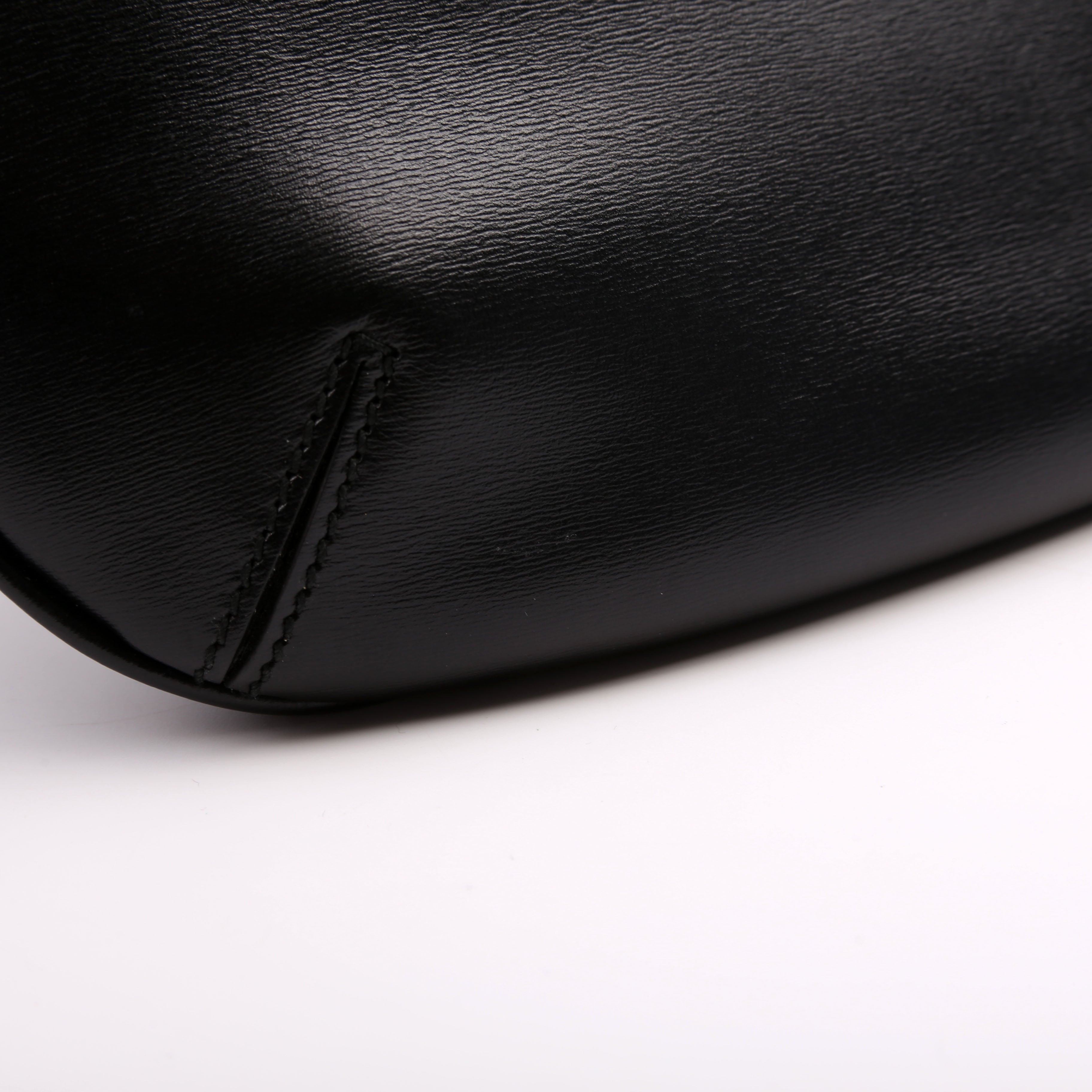 Arli Medium Shoulder Bag Calfskin