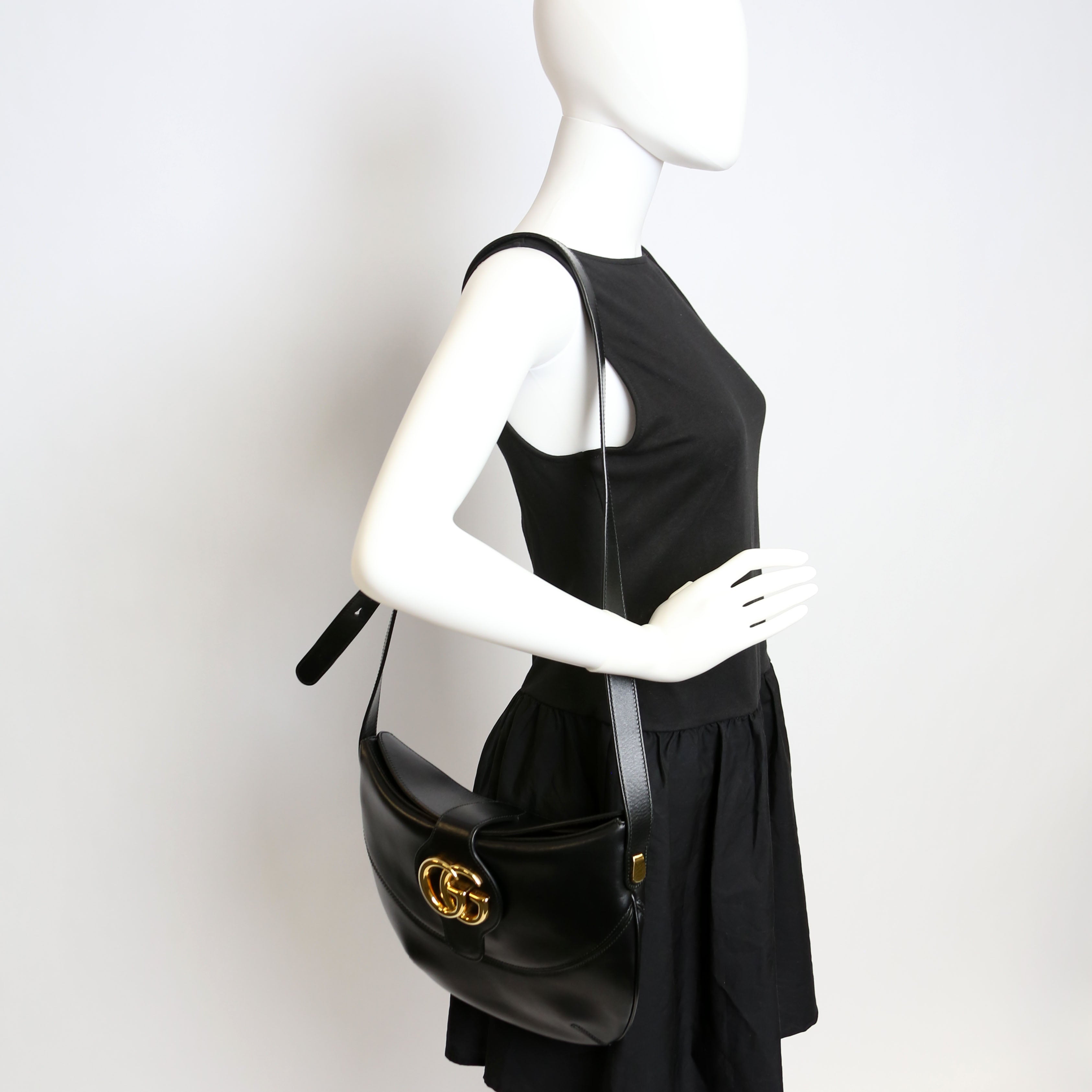 Arli Medium Shoulder Bag Calfskin