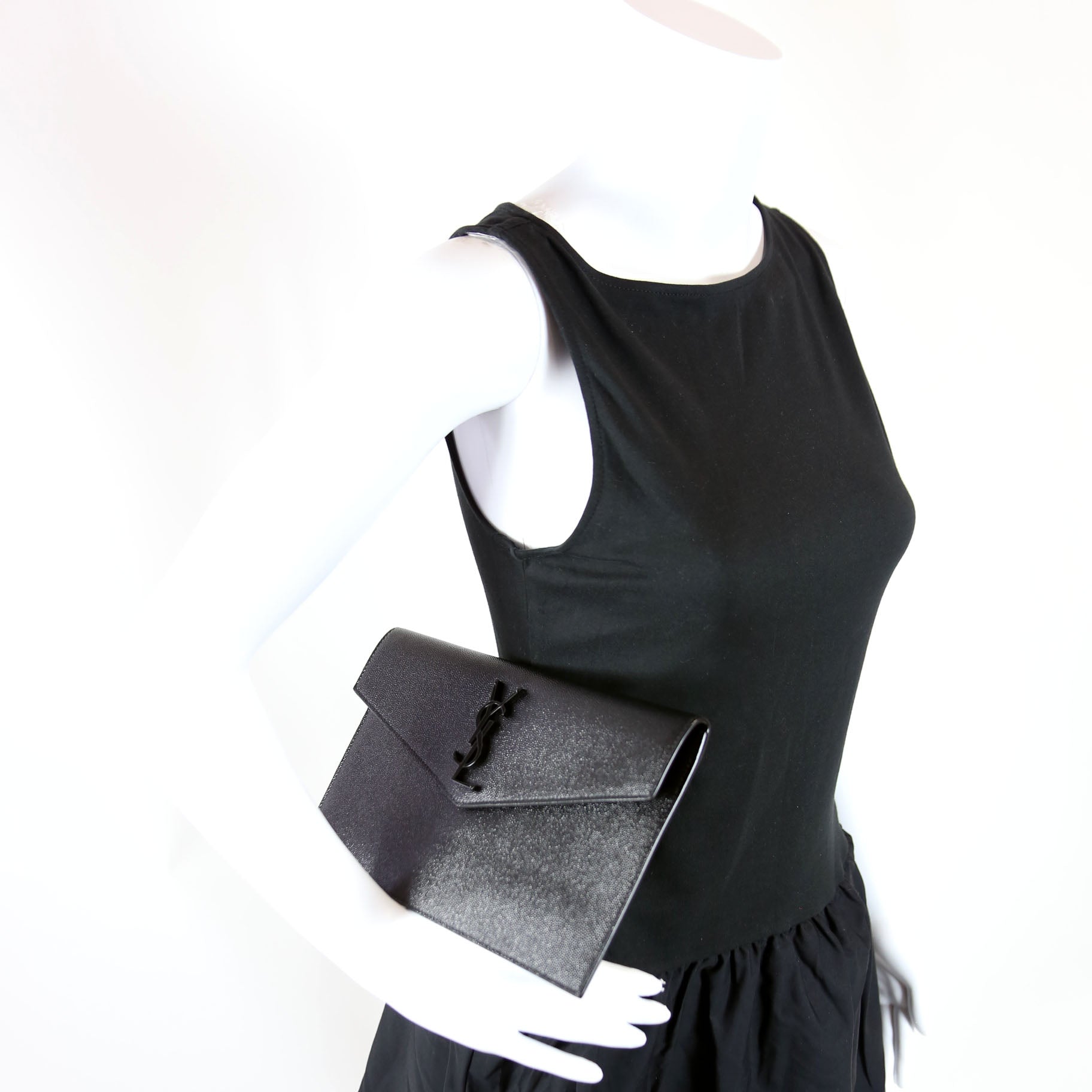 Uptown Pouch Grain 565739 Black