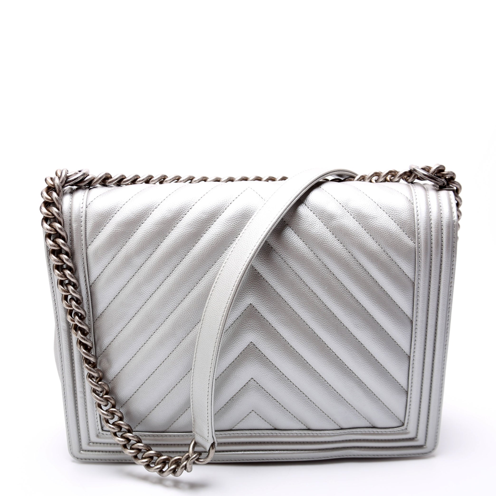 Boy Flap Medium Old Chevron Caviar 21-25M Silver