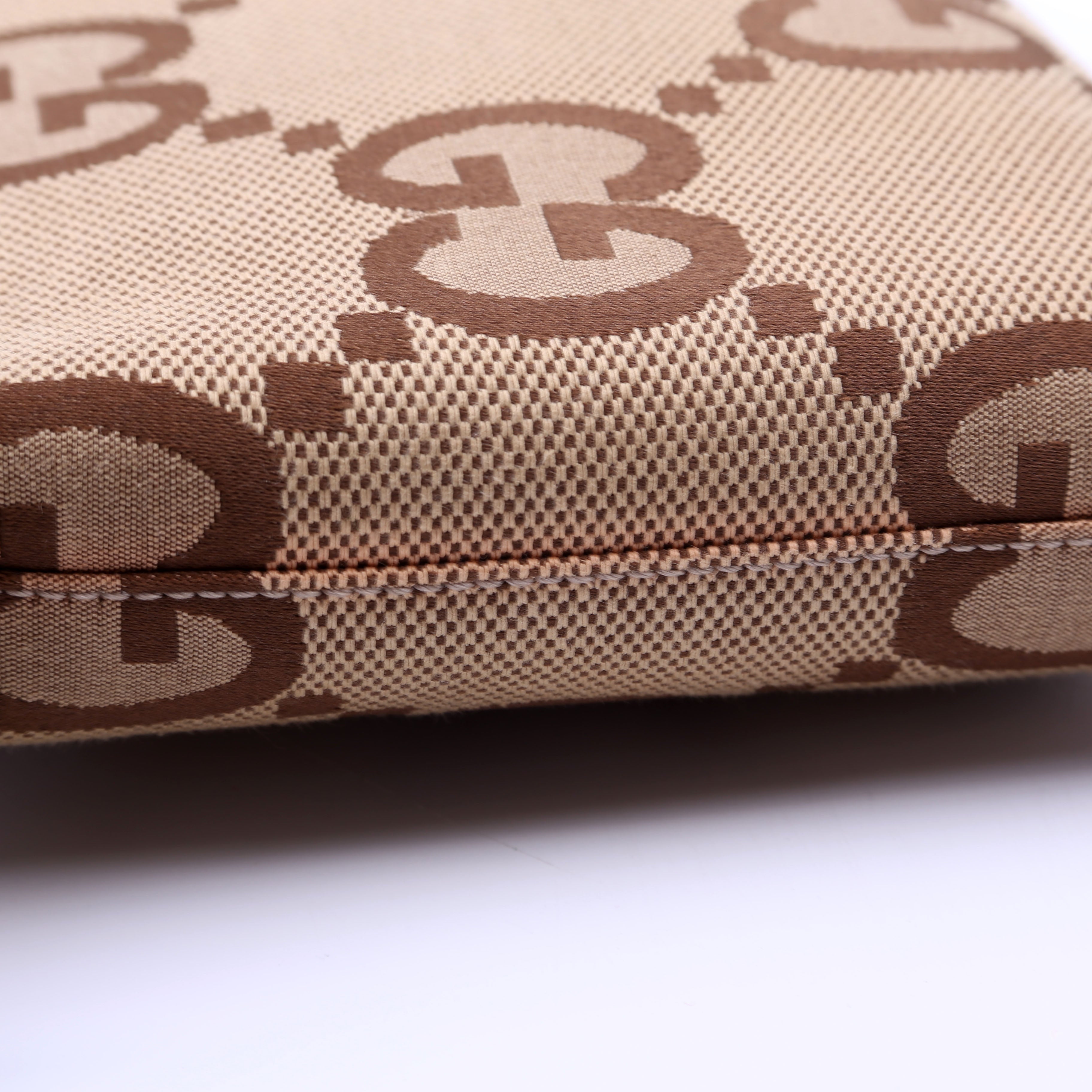 Gucci 699130 Jumbo GG Messenger