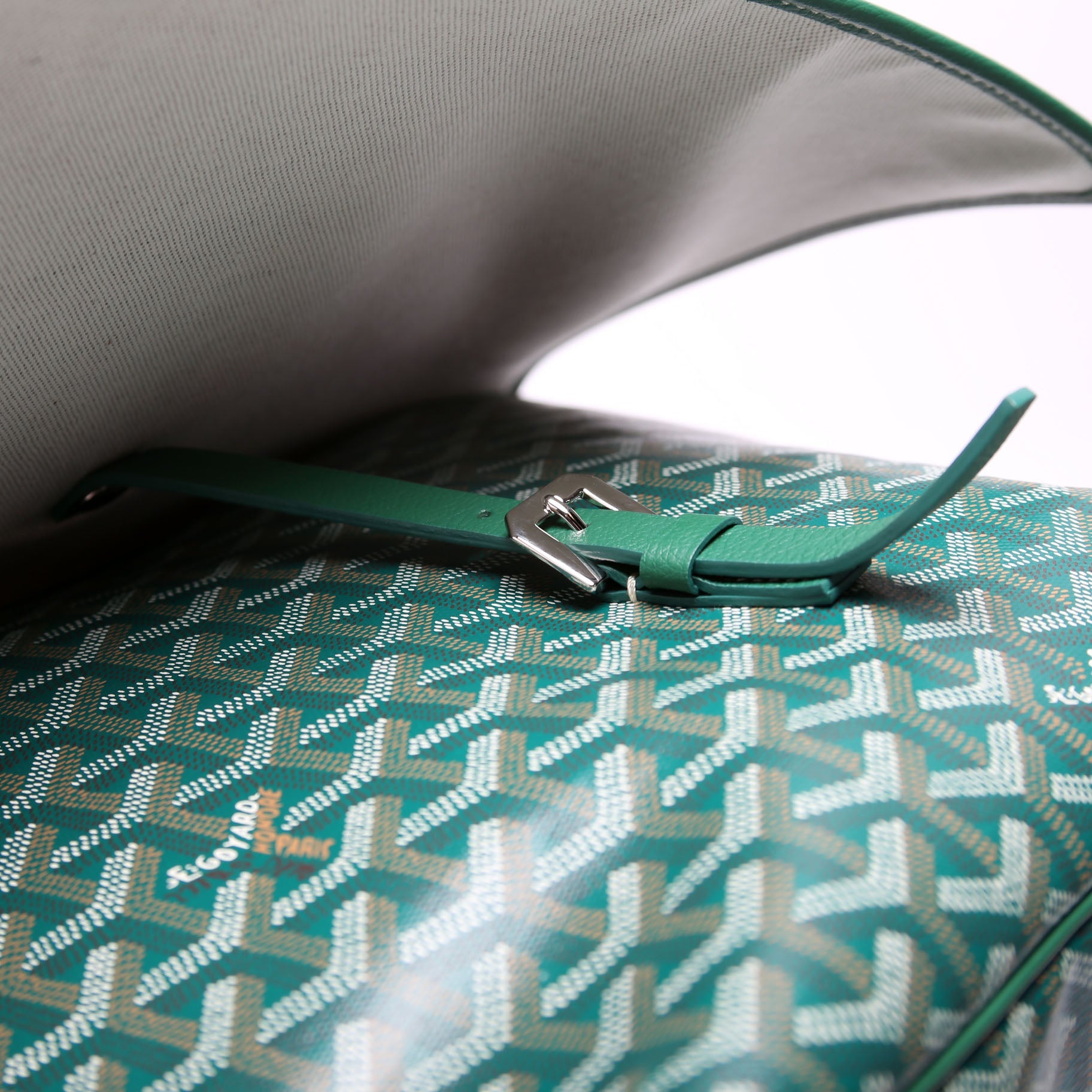 Capetien Messenger Goyardine Green