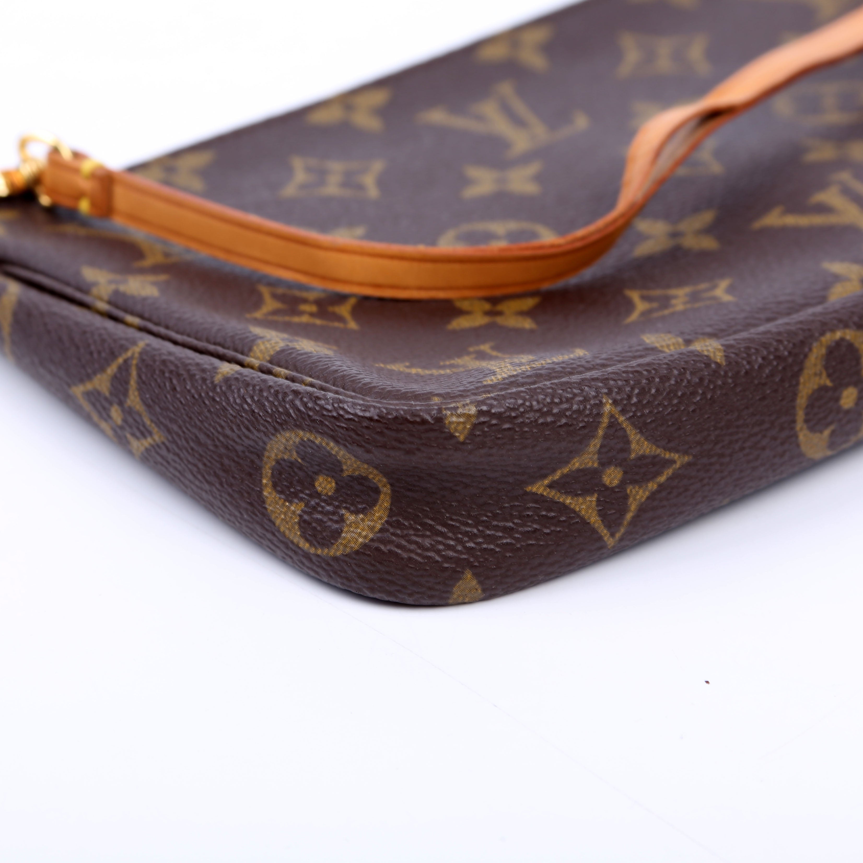 Pochette Only Bucket Bag Monogram
