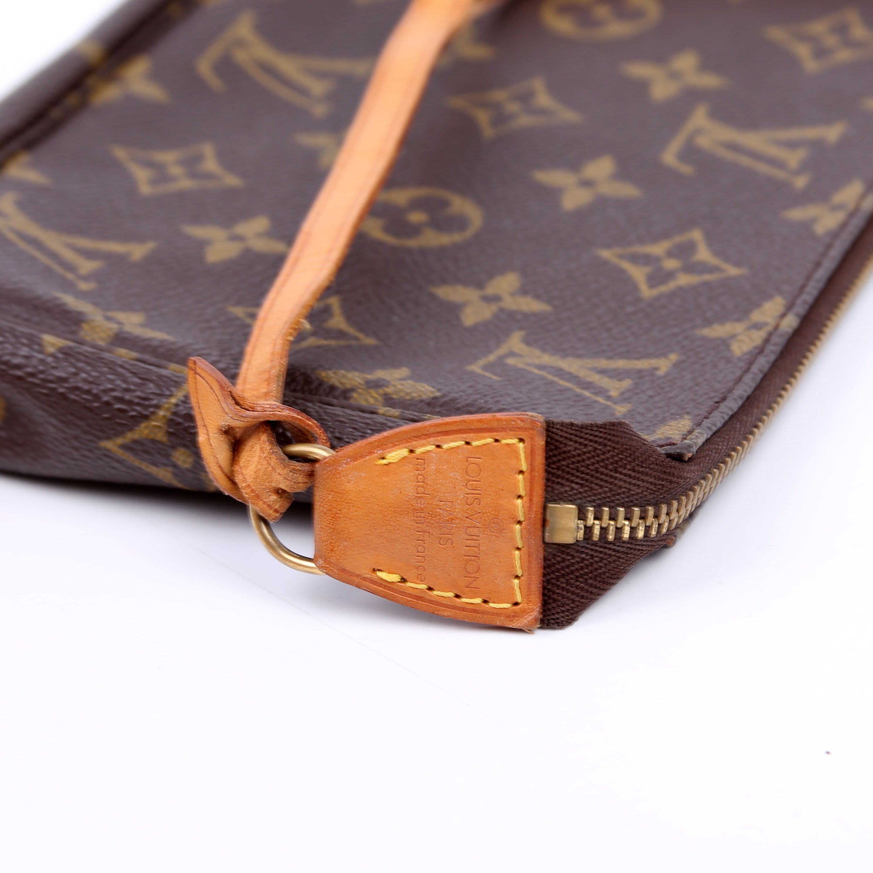 Pochette Only Bucket Bag Monogram