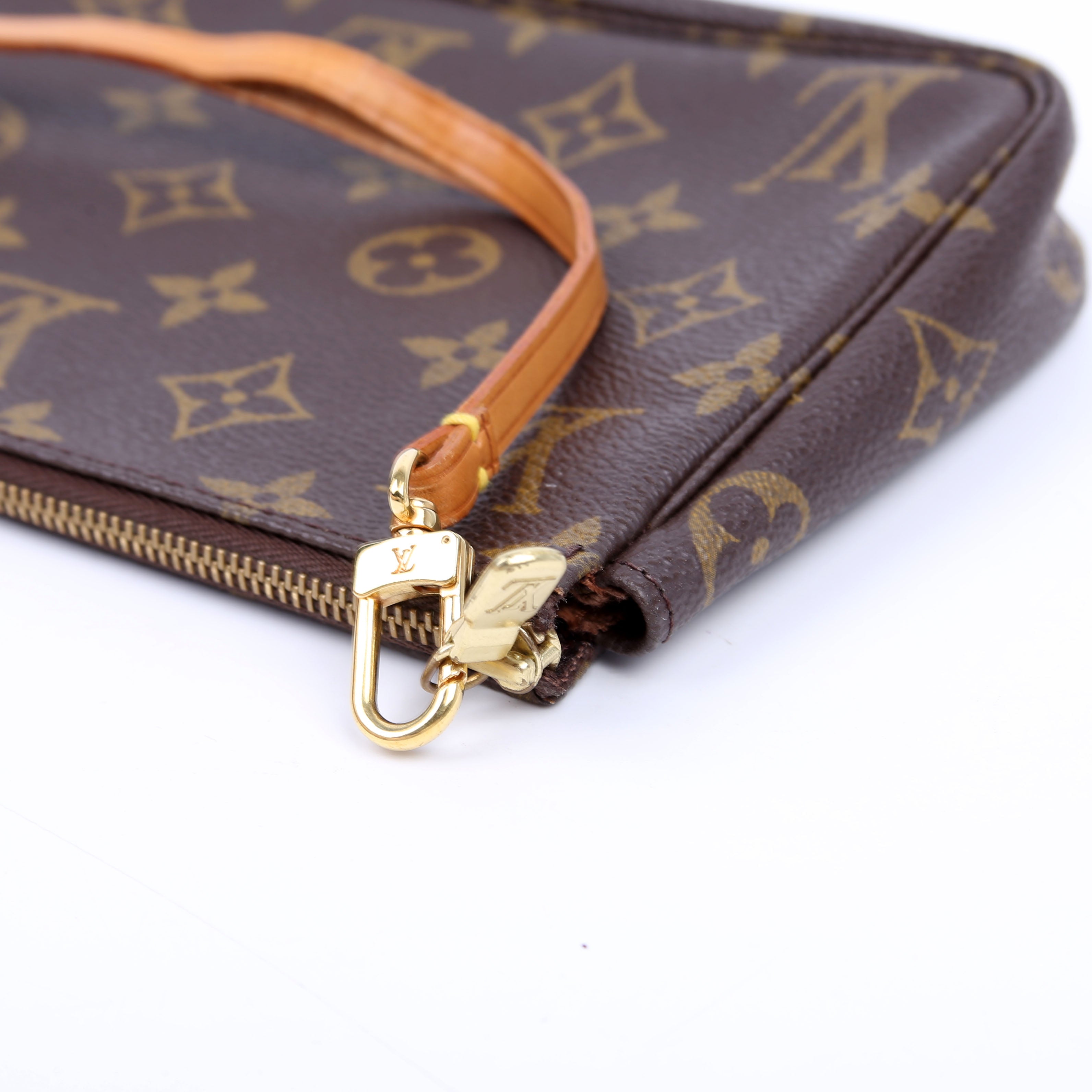 Pochette Only Bucket Bag Monogram