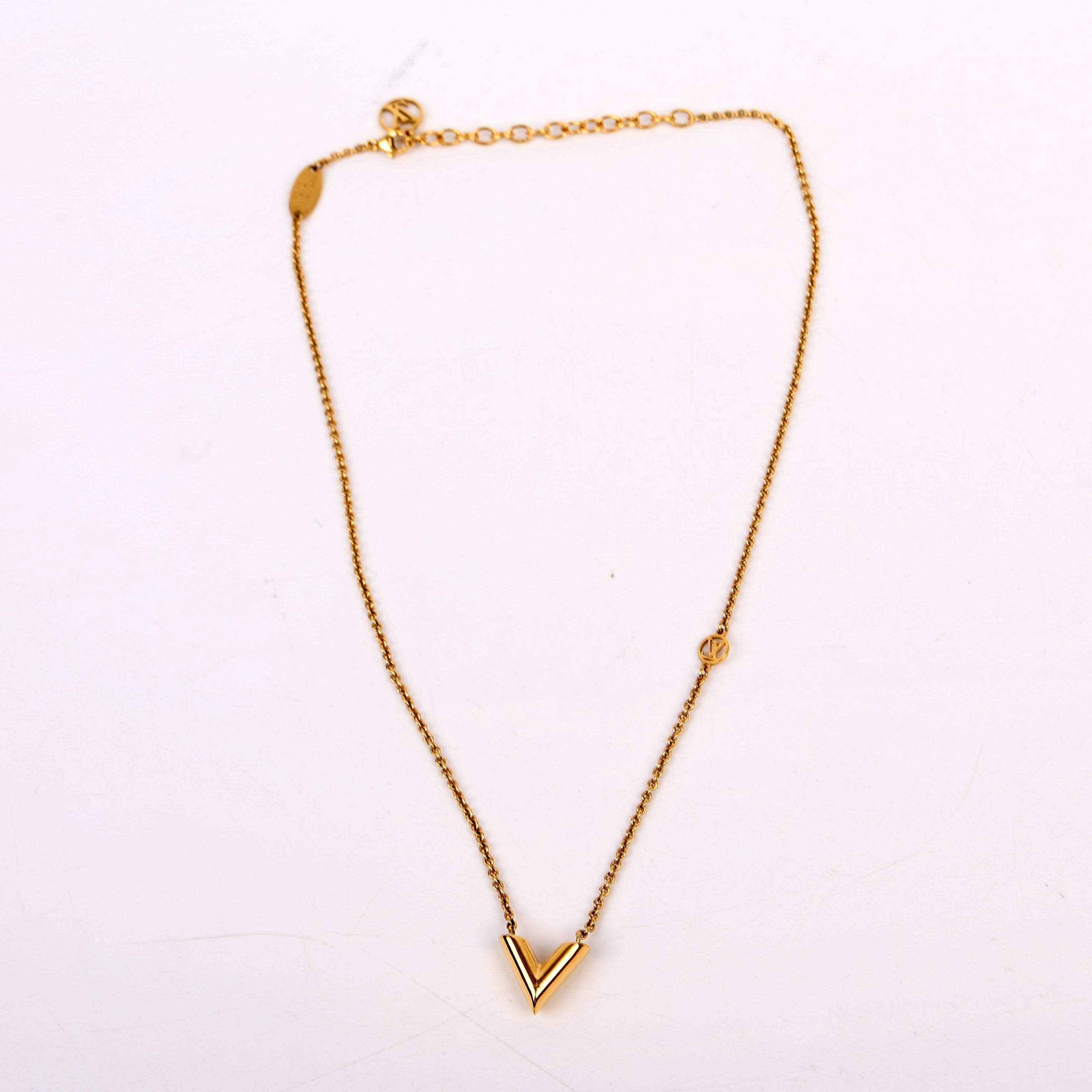 Essential V Necklace Gold